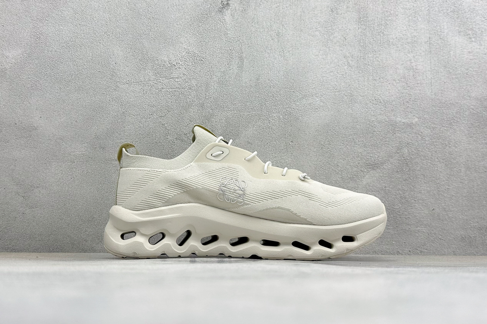 XF版LOEWE x On Cloudtilt 昂跑罗意威联名 圆头系带生活休闲鞋 3MD30330554-Top High Quatity Cheap Sneakers Fashion Clothing Clothes Bags handbags Shoes of all Brand wholesale With The best Quality And Beautiful Price from China Factory Chinese suppliers wholesaler seller XF版LOEWE x On Cloudtilt 昂跑罗意威联名 圆头系带生活休闲鞋 3MD30330554