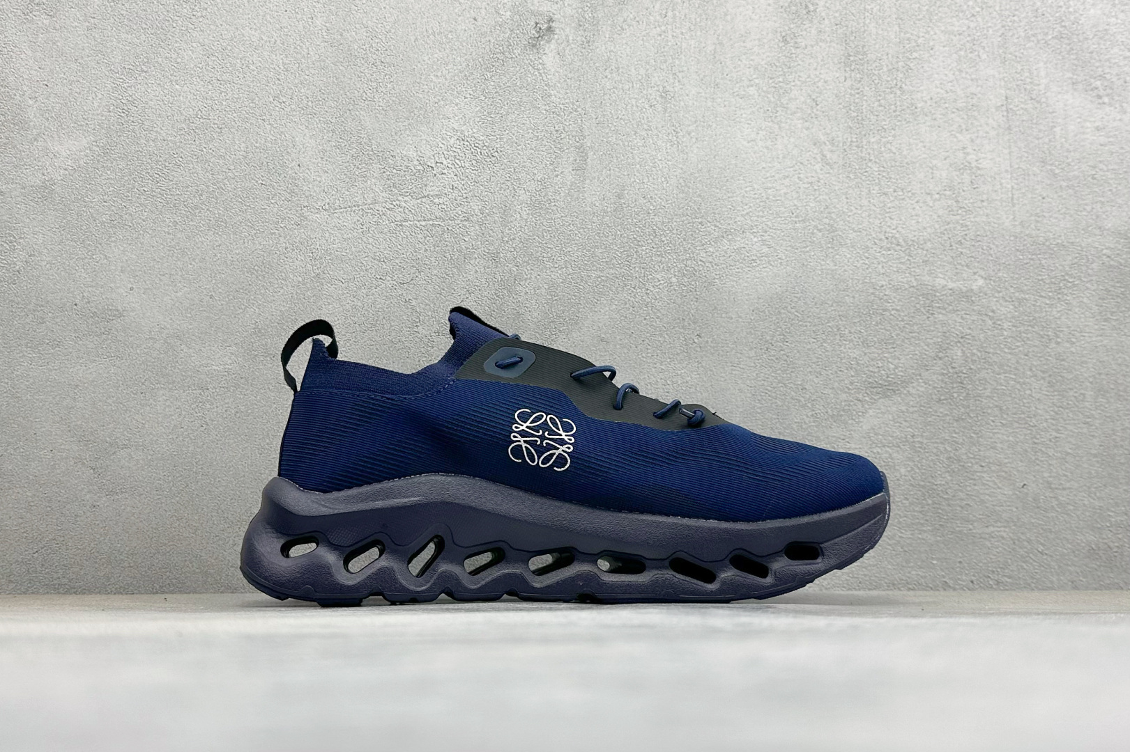 XF版LOEWE x On Cloudtilt 昂跑罗意威联名 圆头系带生活休闲鞋 M929282X15-5887-Top High Quatity Cheap Sneakers Fashion Clothing Clothes Bags handbags Shoes of all Brand wholesale With The best Quality And Beautiful Price from China Factory Chinese suppliers wholesaler seller XF版LOEWE x On Cloudtilt 昂跑罗意威联名 圆头系带生活休闲鞋 M929282X15-5887