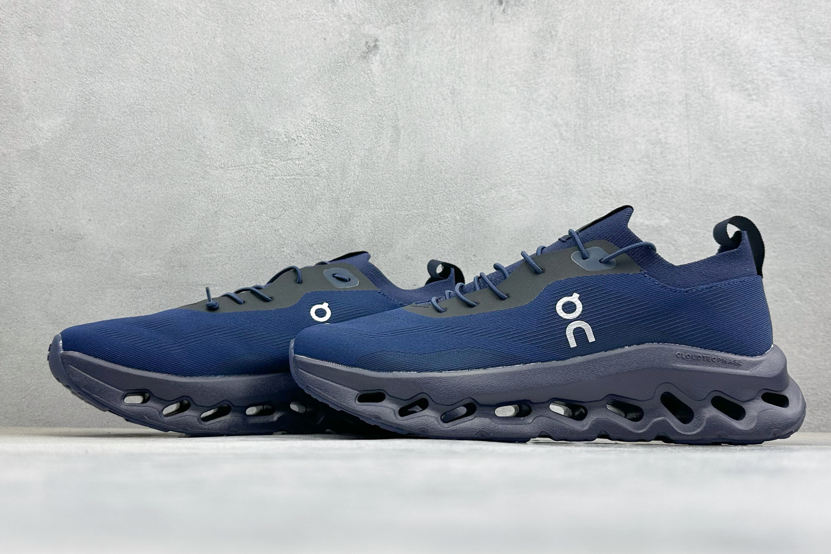 XF版LOEWE x On Cloudtilt 昂跑罗意威联名 圆头系带生活休闲鞋 M929282X15-5887-Top High Quatity Cheap Sneakers Fashion Clothing Clothes Bags handbags Shoes of all Brand wholesale With The best Quality And Beautiful Price from China Factory Chinese suppliers wholesaler seller XF版LOEWE x On Cloudtilt 昂跑罗意威联名 圆头系带生活休闲鞋 M929282X15-5887