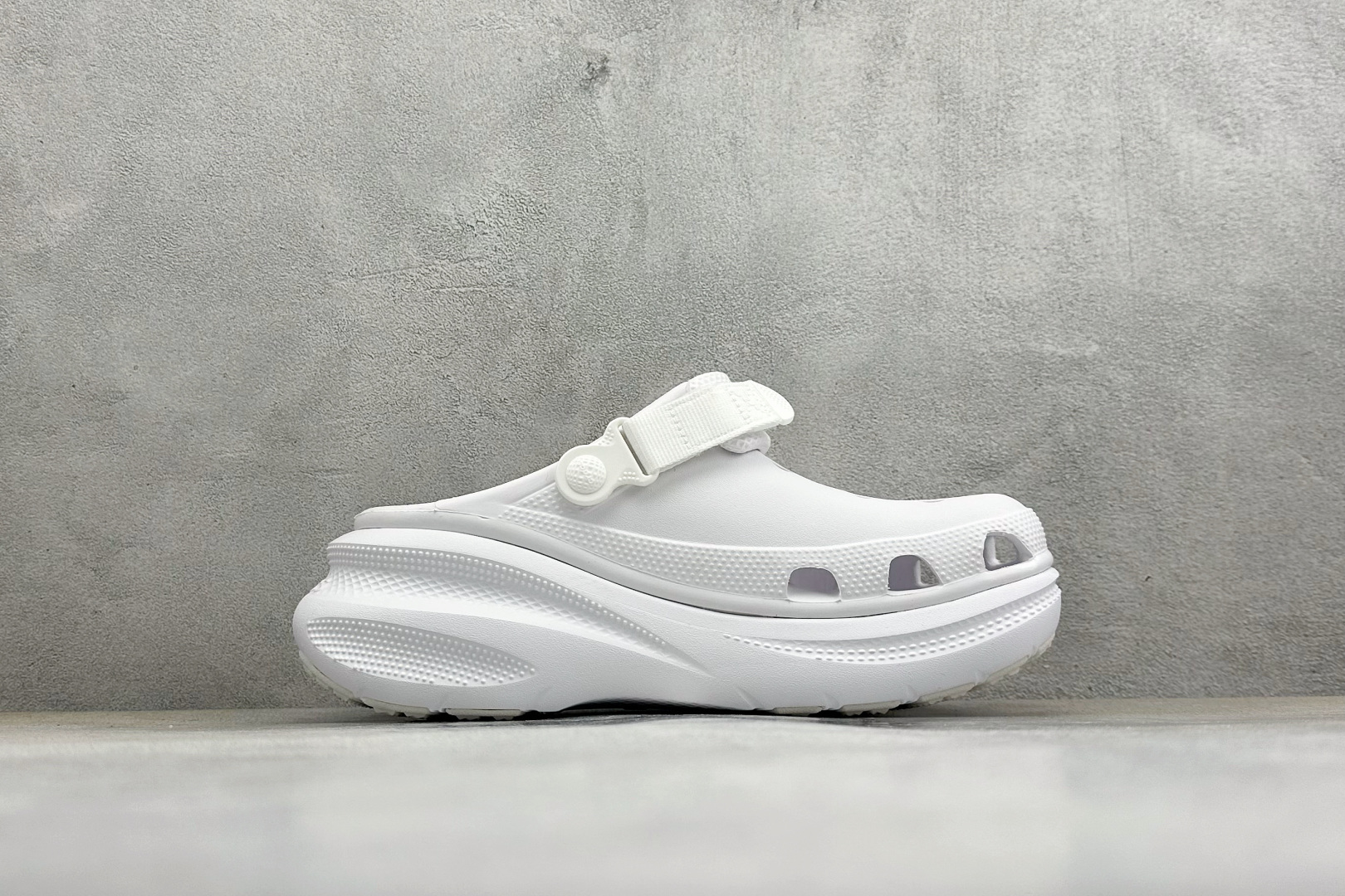 Crocs 卡洛驰 小鲸鱼 洞洞鞋 经典热销系列 经典主推 永不过时-Top High Quatity Cheap Sneakers Fashion Clothing Clothes Bags handbags Shoes of all Brand wholesale With The best Quality And Beautiful Price from China Factory Chinese suppliers wholesaler seller Crocs 卡洛驰 小鲸鱼 洞洞鞋 经典热销系列 经典主推 永不过时