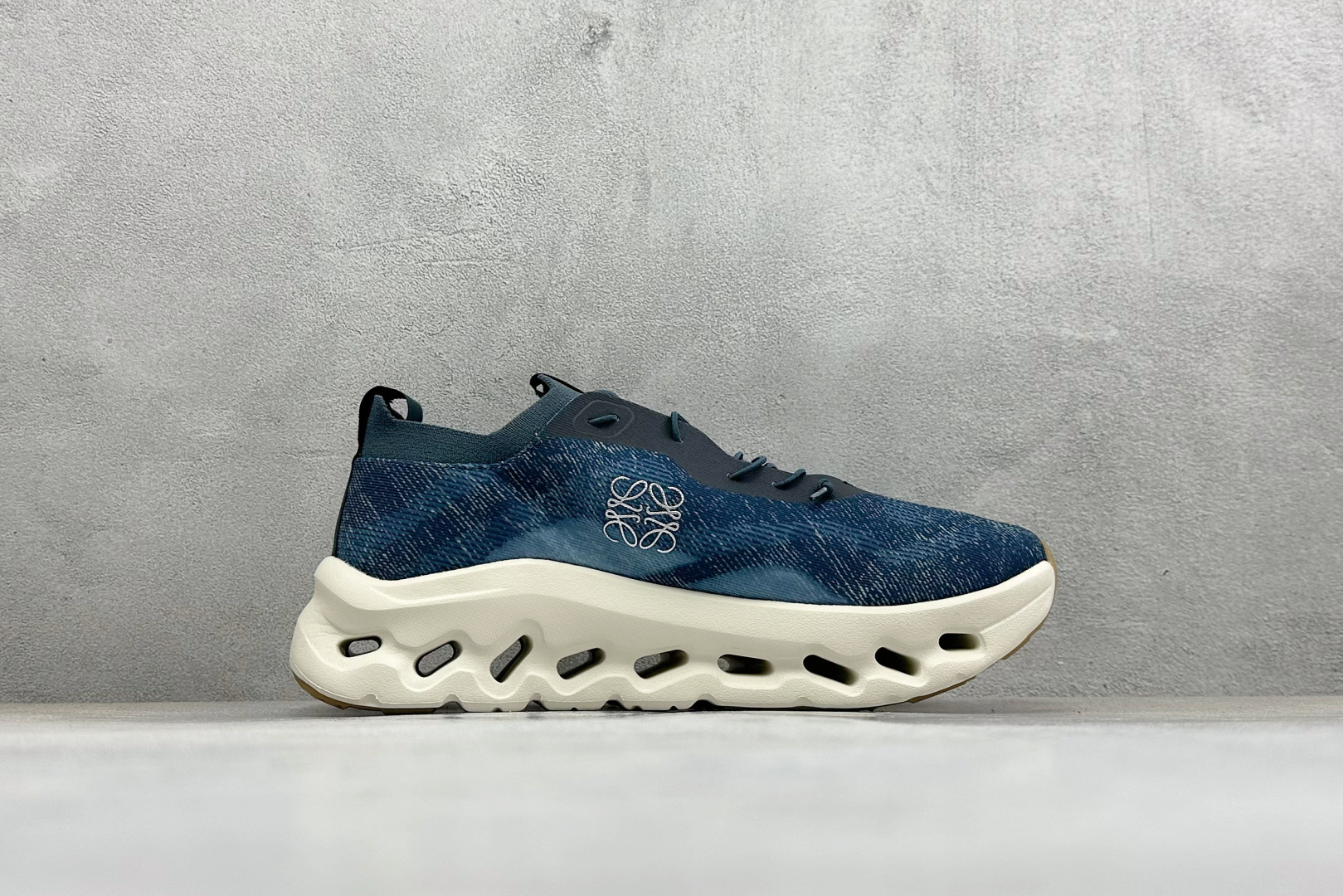 XF版LOEWE x On Cloudtilt 昂跑罗意威联名 圆头系带生活休闲鞋 3MF31174617-Top High Quatity Cheap Sneakers Fashion Clothing Clothes Bags handbags Shoes of all Brand wholesale With The best Quality And Beautiful Price from China Factory Chinese suppliers wholesaler seller XF版LOEWE x On Cloudtilt 昂跑罗意威联名 圆头系带生活休闲鞋 3MF31174617