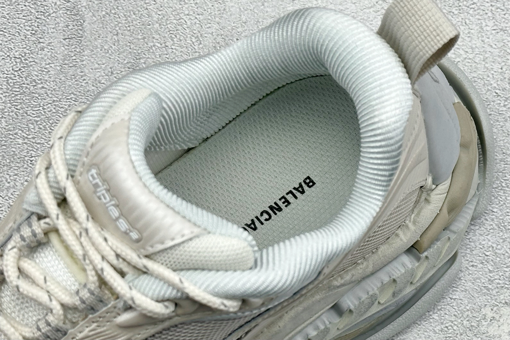 GO版Balenciaga巴黎世家 Triple S .2Gradient 厚底系带低帮老爹鞋 865851-WTRS2-9191-Top High Quatity Cheap Sneakers Fashion Clothing Clothes Bags handbags Shoes of all Brand wholesale With The best Quality And Beautiful Price from China Factory Chinese suppliers wholesaler seller GO版Balenciaga巴黎世家 Triple S .2Gradient 厚底系带低帮老爹鞋 865851-WTRS2-9191