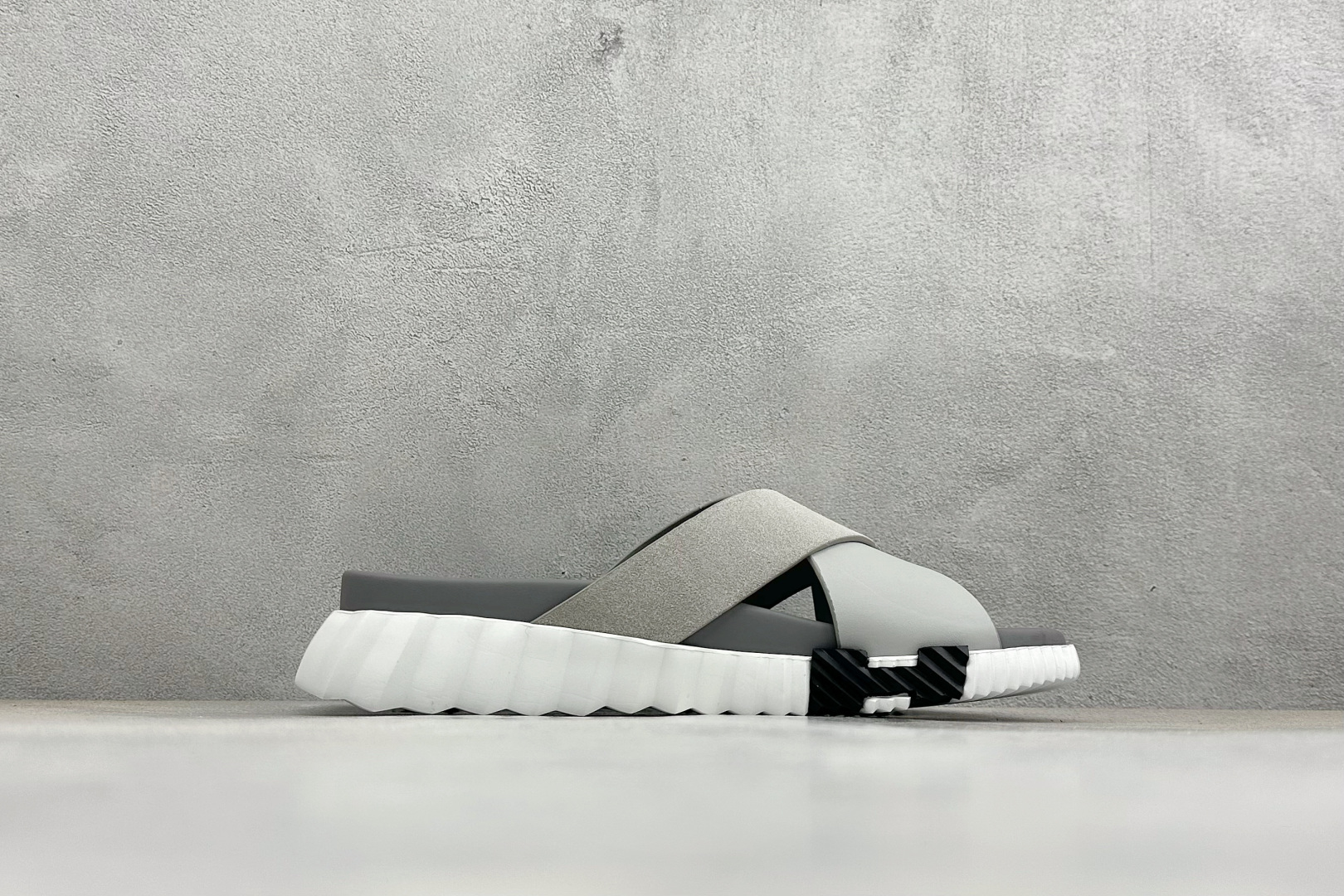 HERMES爱马仕 Infra系列 小牛皮厚底增高 一字拖鞋-Top High Quatity Cheap Sneakers Fashion Clothing Clothes Bags handbags Shoes of all Brand wholesale With The best Quality And Beautiful Price from China Factory Chinese suppliers wholesaler seller HERMES爱马仕 Infra系列 小牛皮厚底增高 一字拖鞋