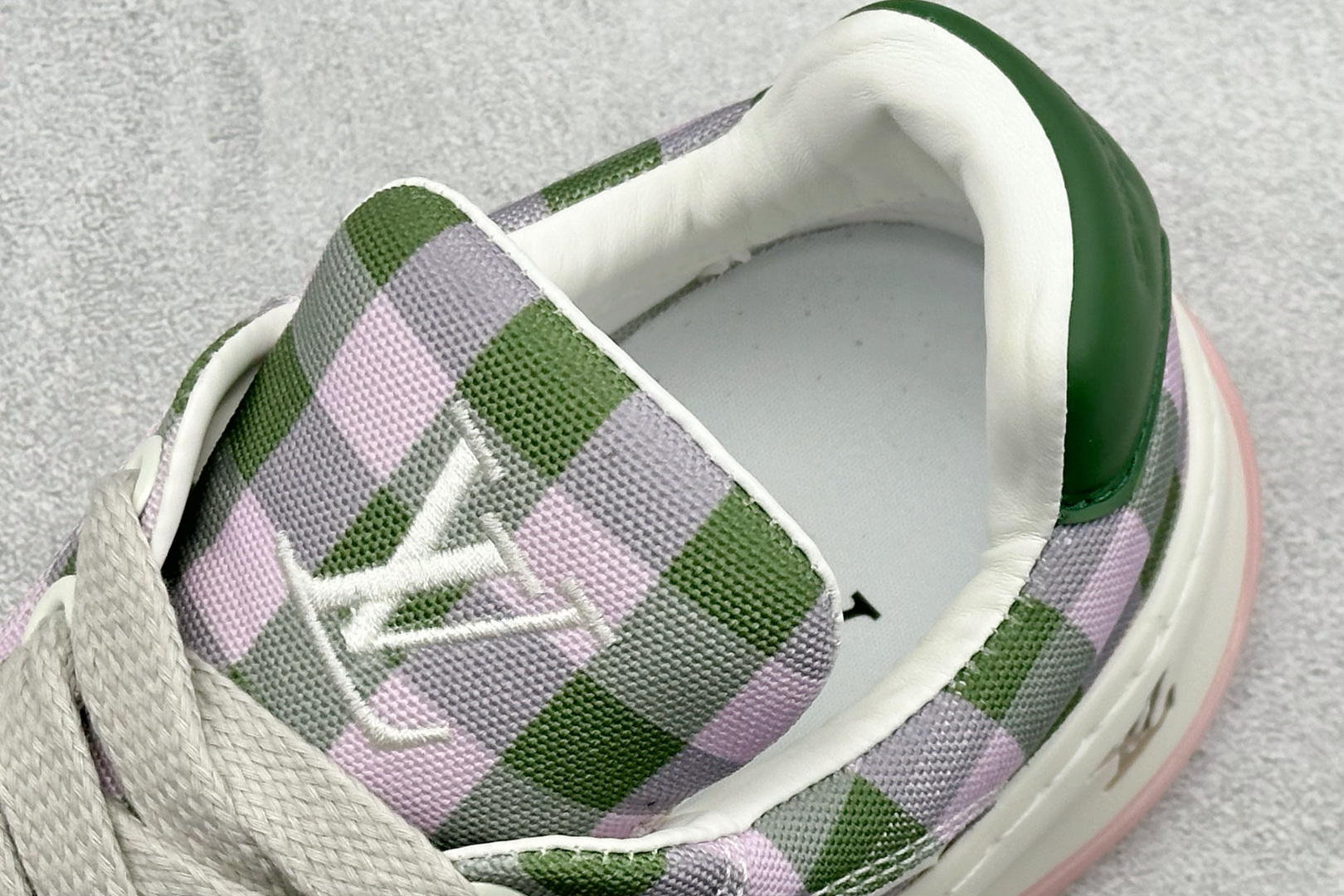 广奢高端货--唯一正确版本 LOUIS VUITTON Tilted 系列|2026 早春全新上架 黑皮白底 LV 路易威登 Tilted Low Sneakers 倾斜系列低帮复古休闲运动板鞋-Top High Quatity Cheap Sneakers Fashion Clothing Clothes Bags handbags Shoes of all Brand wholesale With The best Quality And Beautiful Price from China Factory Chinese suppliers wholesaler seller 广奢高端货--唯一正确版本 LOUIS VUITTON Tilted 系列|2026 早春全新上架 黑皮白底 LV 路易威登 Tilted Low Sneakers 倾斜系列低帮复古休闲运动板鞋