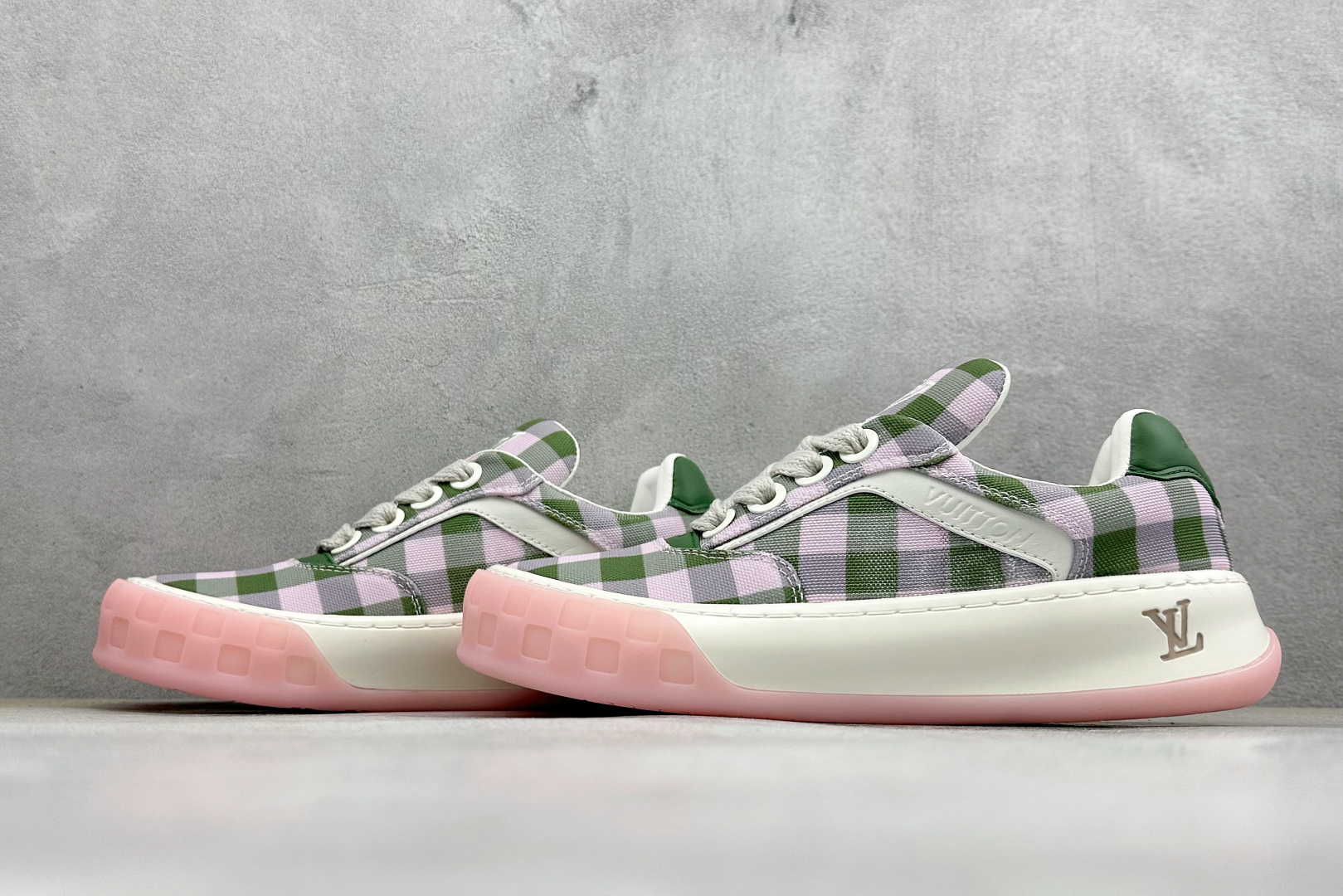 广奢高端货--唯一正确版本 LOUIS VUITTON Tilted 系列|2026 早春全新上架 黑皮白底 LV 路易威登 Tilted Low Sneakers 倾斜系列低帮复古休闲运动板鞋-Top High Quatity Cheap Sneakers Fashion Clothing Clothes Bags handbags Shoes of all Brand wholesale With The best Quality And Beautiful Price from China Factory Chinese suppliers wholesaler seller 广奢高端货--唯一正确版本 LOUIS VUITTON Tilted 系列|2026 早春全新上架 黑皮白底 LV 路易威登 Tilted Low Sneakers 倾斜系列低帮复古休闲运动板鞋