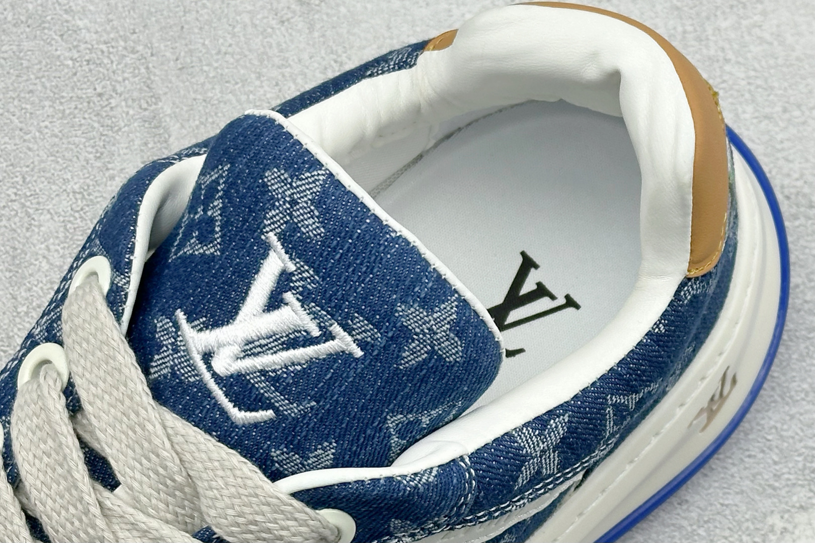 LOUIS VUITTON Tilted 系列|2026 早春全新上架 黑皮白底 LV 路易威登 Tilted Low Sneakers 倾斜系列低帮复古休闲运动板鞋-Top High Quatity Cheap Sneakers Fashion Clothing Clothes Bags handbags Shoes of all Brand wholesale With The best Quality And Beautiful Price from China Factory Chinese suppliers wholesaler seller LOUIS VUITTON Tilted 系列|2026 早春全新上架 黑皮白底 LV 路易威登 Tilted Low Sneakers 倾斜系列低帮复古休闲运动板鞋