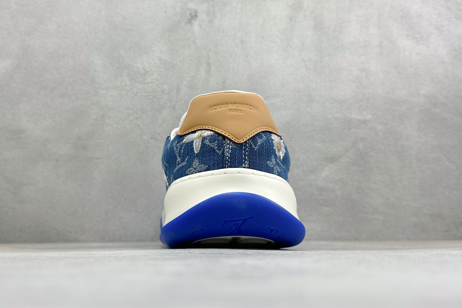 LOUIS VUITTON Tilted 系列|2026 早春全新上架 黑皮白底 LV 路易威登 Tilted Low Sneakers 倾斜系列低帮复古休闲运动板鞋-Top High Quatity Cheap Sneakers Fashion Clothing Clothes Bags handbags Shoes of all Brand wholesale With The best Quality And Beautiful Price from China Factory Chinese suppliers wholesaler seller LOUIS VUITTON Tilted 系列|2026 早春全新上架 黑皮白底 LV 路易威登 Tilted Low Sneakers 倾斜系列低帮复古休闲运动板鞋