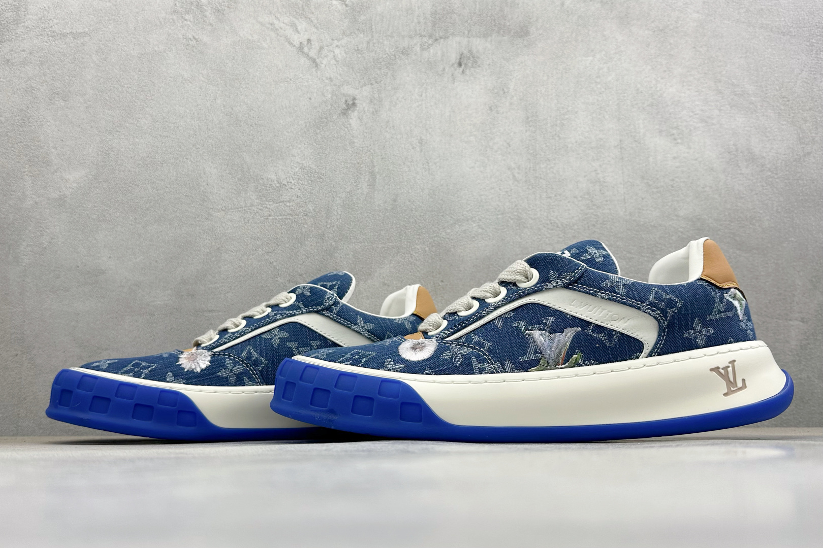 LOUIS VUITTON Tilted 系列|2026 早春全新上架 黑皮白底 LV 路易威登 Tilted Low Sneakers 倾斜系列低帮复古休闲运动板鞋-Top High Quatity Cheap Sneakers Fashion Clothing Clothes Bags handbags Shoes of all Brand wholesale With The best Quality And Beautiful Price from China Factory Chinese suppliers wholesaler seller LOUIS VUITTON Tilted 系列|2026 早春全新上架 黑皮白底 LV 路易威登 Tilted Low Sneakers 倾斜系列低帮复古休闲运动板鞋
