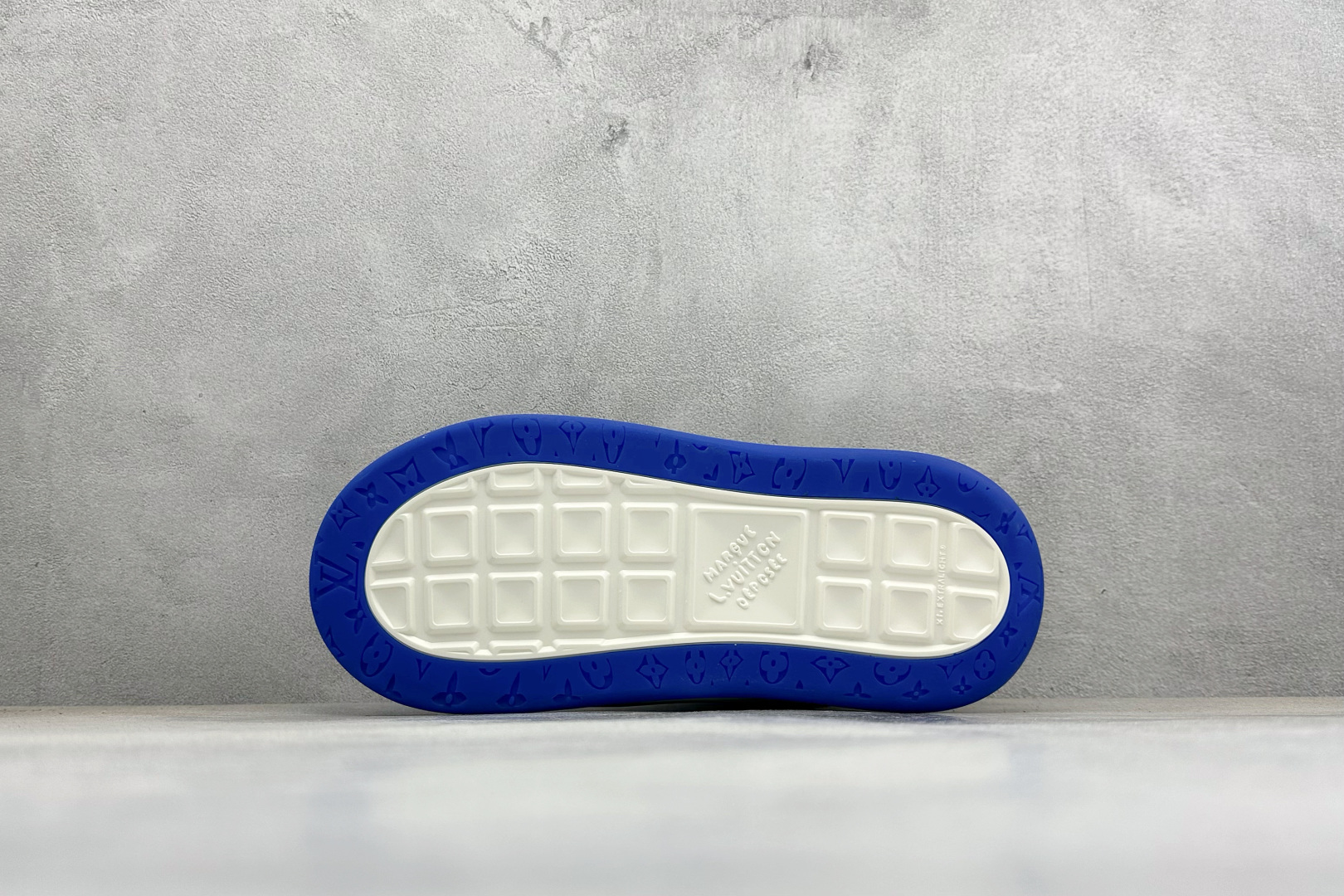 LOUIS VUITTON Tilted 系列|2026 早春全新上架 黑皮白底 LV 路易威登 Tilted Low Sneakers 倾斜系列低帮复古休闲运动板鞋-Top High Quatity Cheap Sneakers Fashion Clothing Clothes Bags handbags Shoes of all Brand wholesale With The best Quality And Beautiful Price from China Factory Chinese suppliers wholesaler seller LOUIS VUITTON Tilted 系列|2026 早春全新上架 黑皮白底 LV 路易威登 Tilted Low Sneakers 倾斜系列低帮复古休闲运动板鞋