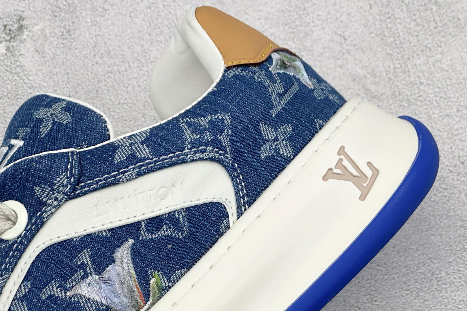 LOUIS VUITTON Tilted 系列|2026 早春全新上架 黑皮白底 LV 路易威登 Tilted Low Sneakers 倾斜系列低帮复古休闲运动板鞋-Top High Quatity Cheap Sneakers Fashion Clothing Clothes Bags handbags Shoes of all Brand wholesale With The best Quality And Beautiful Price from China Factory Chinese suppliers wholesaler seller LOUIS VUITTON Tilted 系列|2026 早春全新上架 黑皮白底 LV 路易威登 Tilted Low Sneakers 倾斜系列低帮复古休闲运动板鞋
