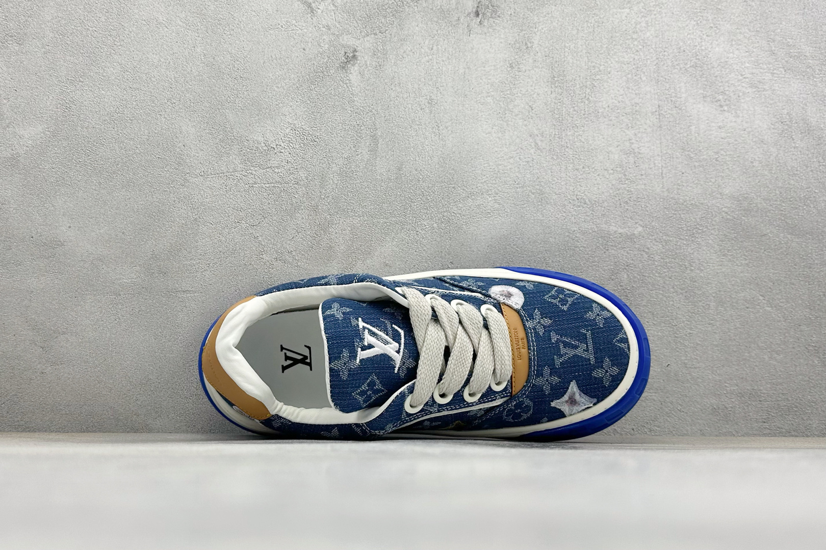 LOUIS VUITTON Tilted 系列|2026 早春全新上架 黑皮白底 LV 路易威登 Tilted Low Sneakers 倾斜系列低帮复古休闲运动板鞋-Top High Quatity Cheap Sneakers Fashion Clothing Clothes Bags handbags Shoes of all Brand wholesale With The best Quality And Beautiful Price from China Factory Chinese suppliers wholesaler seller LOUIS VUITTON Tilted 系列|2026 早春全新上架 黑皮白底 LV 路易威登 Tilted Low Sneakers 倾斜系列低帮复古休闲运动板鞋