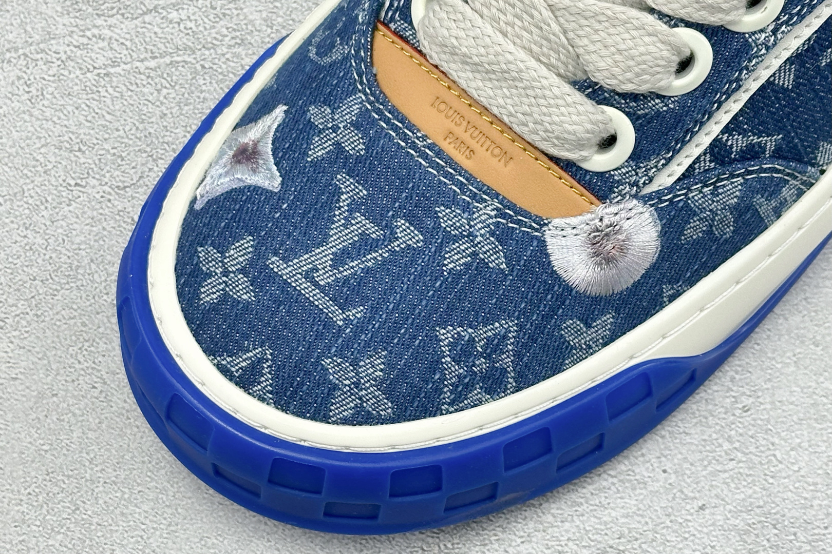 LOUIS VUITTON Tilted 系列|2026 早春全新上架 黑皮白底 LV 路易威登 Tilted Low Sneakers 倾斜系列低帮复古休闲运动板鞋-Top High Quatity Cheap Sneakers Fashion Clothing Clothes Bags handbags Shoes of all Brand wholesale With The best Quality And Beautiful Price from China Factory Chinese suppliers wholesaler seller LOUIS VUITTON Tilted 系列|2026 早春全新上架 黑皮白底 LV 路易威登 Tilted Low Sneakers 倾斜系列低帮复古休闲运动板鞋