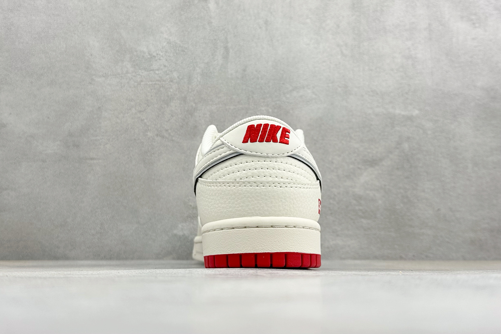 Nike SB Dunk Low SUP联名款 高端定制 低帮休闲滑板鞋 XX3168-191-Top High Quatity Cheap Sneakers Fashion Clothing Clothes Bags handbags Shoes of all Brand wholesale With The best Quality And Beautiful Price from China Factory Chinese suppliers wholesaler seller Nike SB Dunk Low SUP联名款 高端定制 低帮休闲滑板鞋 XX3168-191