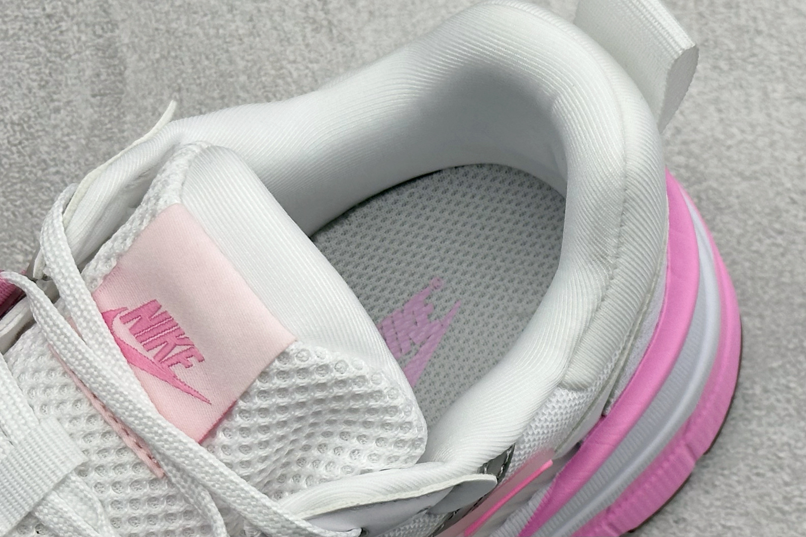 Nike V2K Run 减震防滑复古低帮跑步鞋 FD0736-117-Top High Quatity Cheap Sneakers Fashion Clothing Clothes Bags handbags Shoes of all Brand wholesale With The best Quality And Beautiful Price from China Factory Chinese suppliers wholesaler seller Nike V2K Run 减震防滑复古低帮跑步鞋 FD0736-117
