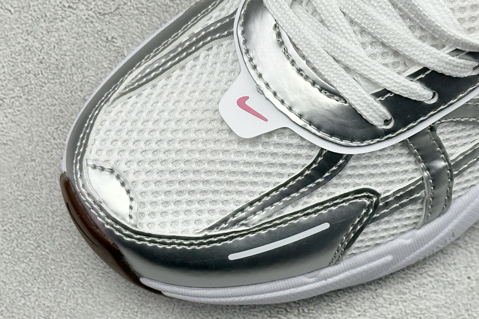 Nike V2K Run 减震防滑复古低帮跑步鞋 FD0736-117-Top High Quatity Cheap Sneakers Fashion Clothing Clothes Bags handbags Shoes of all Brand wholesale With The best Quality And Beautiful Price from China Factory Chinese suppliers wholesaler seller Nike V2K Run 减震防滑复古低帮跑步鞋 FD0736-117