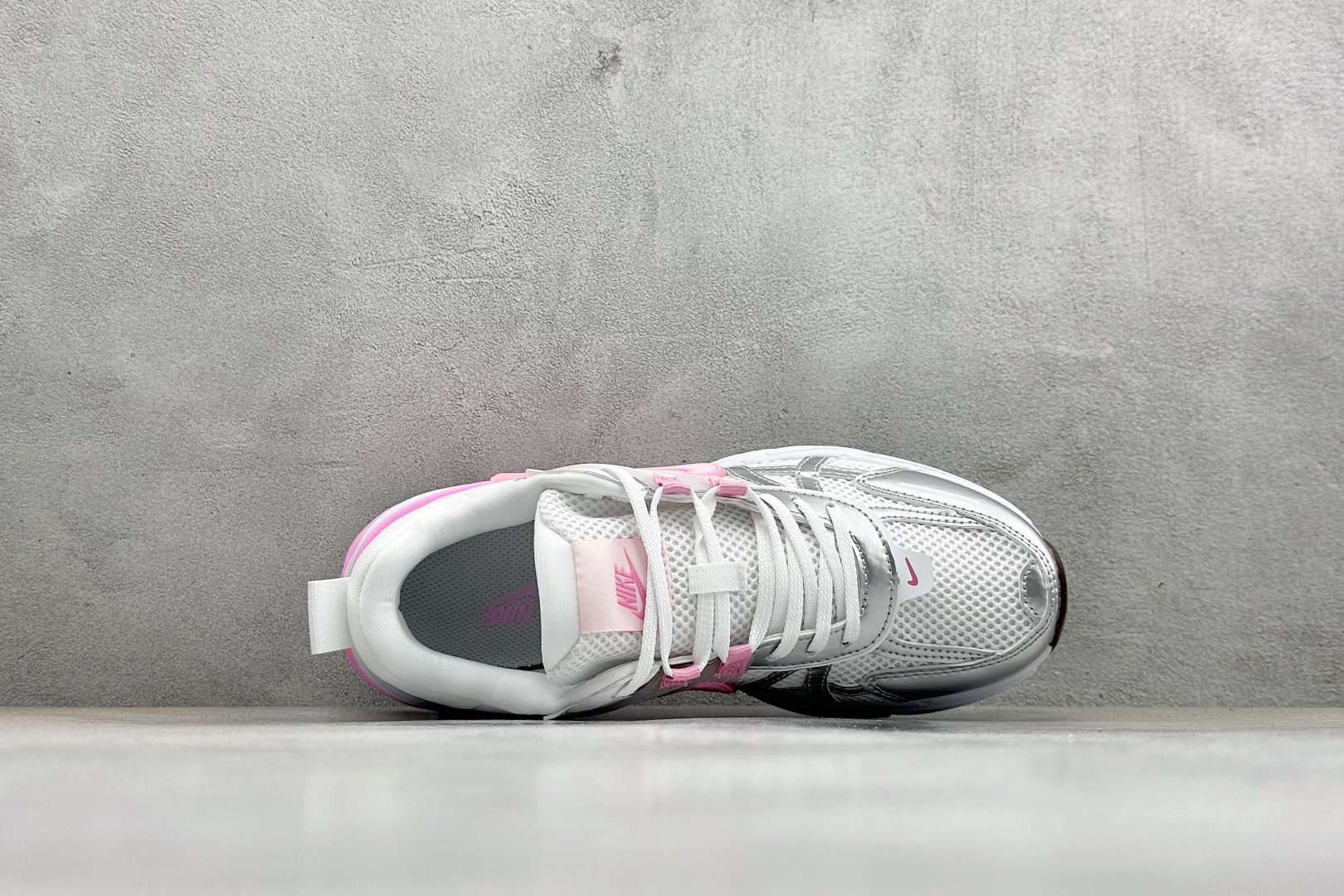 Nike V2K Run 减震防滑复古低帮跑步鞋 FD0736-117-Top High Quatity Cheap Sneakers Fashion Clothing Clothes Bags handbags Shoes of all Brand wholesale With The best Quality And Beautiful Price from China Factory Chinese suppliers wholesaler seller Nike V2K Run 减震防滑复古低帮跑步鞋 FD0736-117