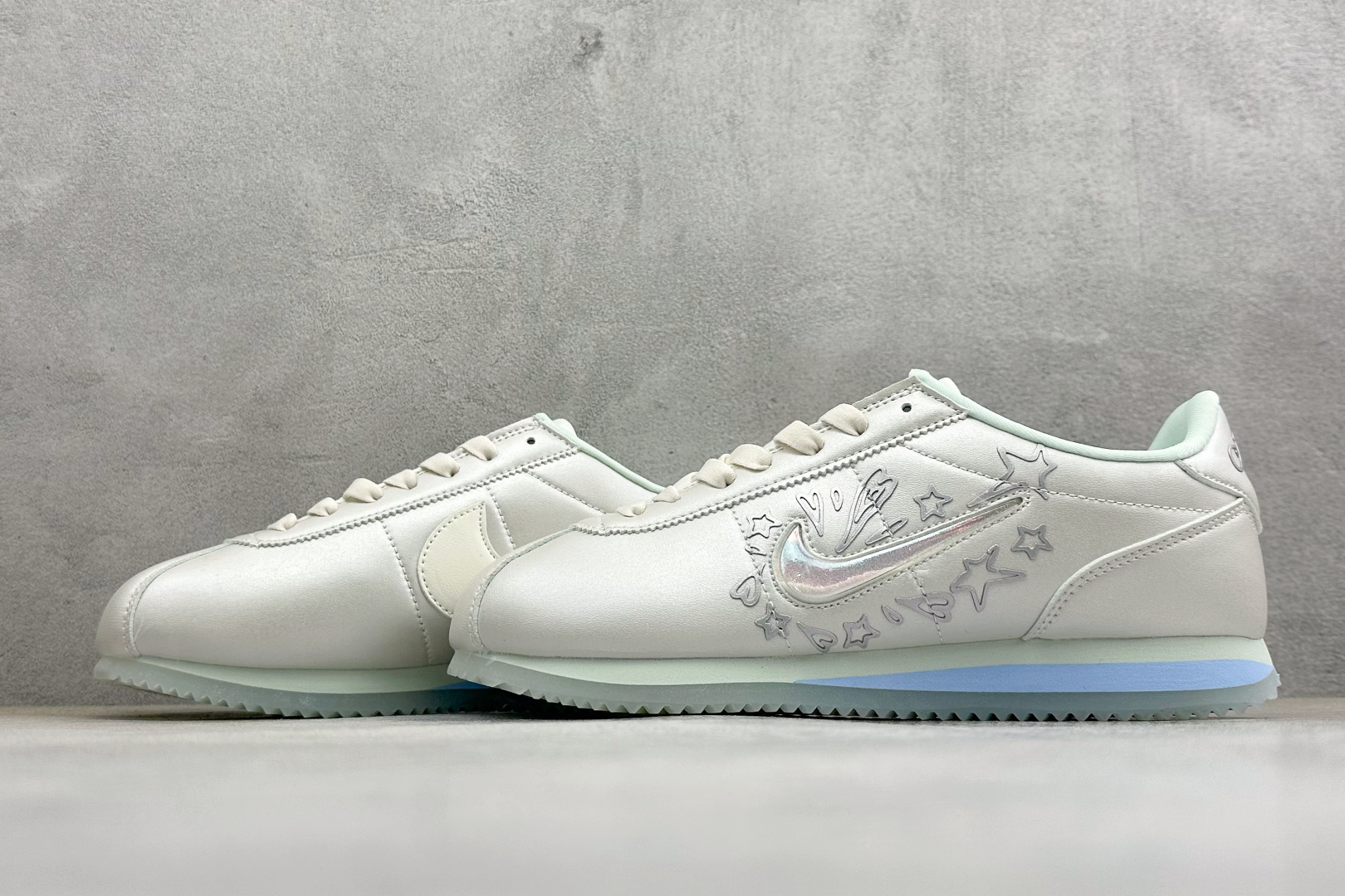 XH版NIKE CORTEZ 经典轻便舒适阿甘休闲跑步鞋 IU0528-114