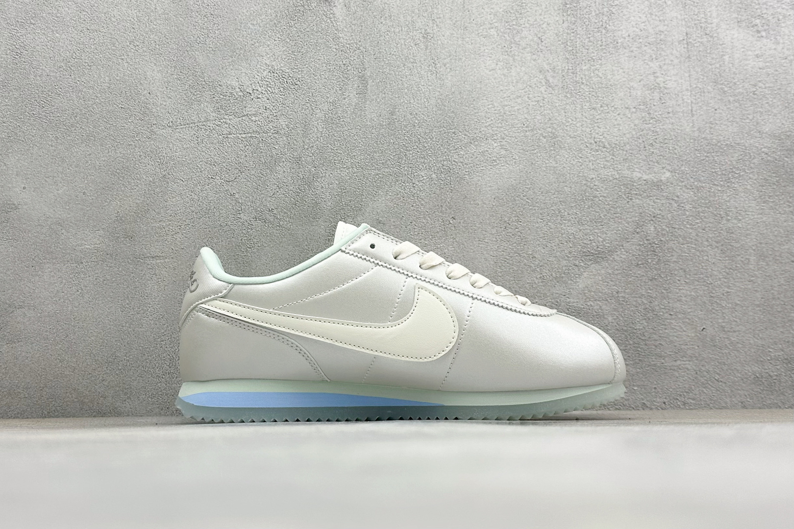 XH版NIKE CORTEZ 经典轻便舒适阿甘休闲跑步鞋 IU0528-114