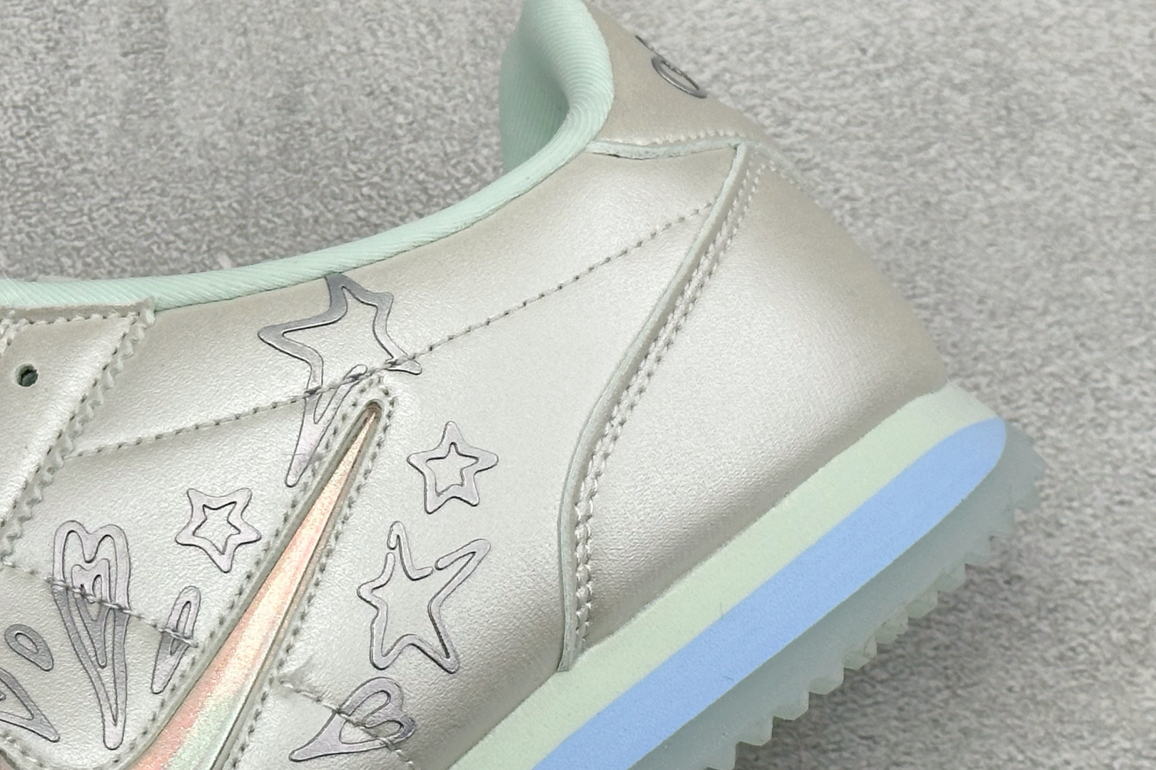 XH版NIKE CORTEZ 经典轻便舒适阿甘休闲跑步鞋 IU0528-114