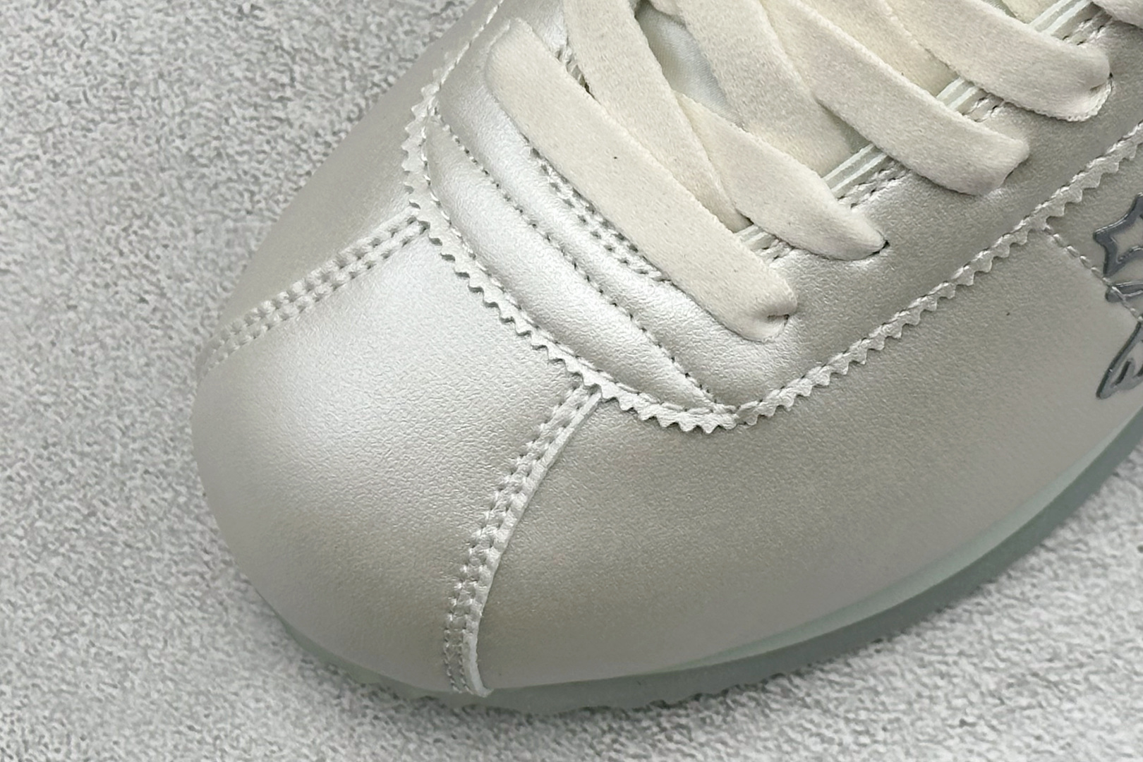 XH版NIKE CORTEZ 经典轻便舒适阿甘休闲跑步鞋 IU0528-114