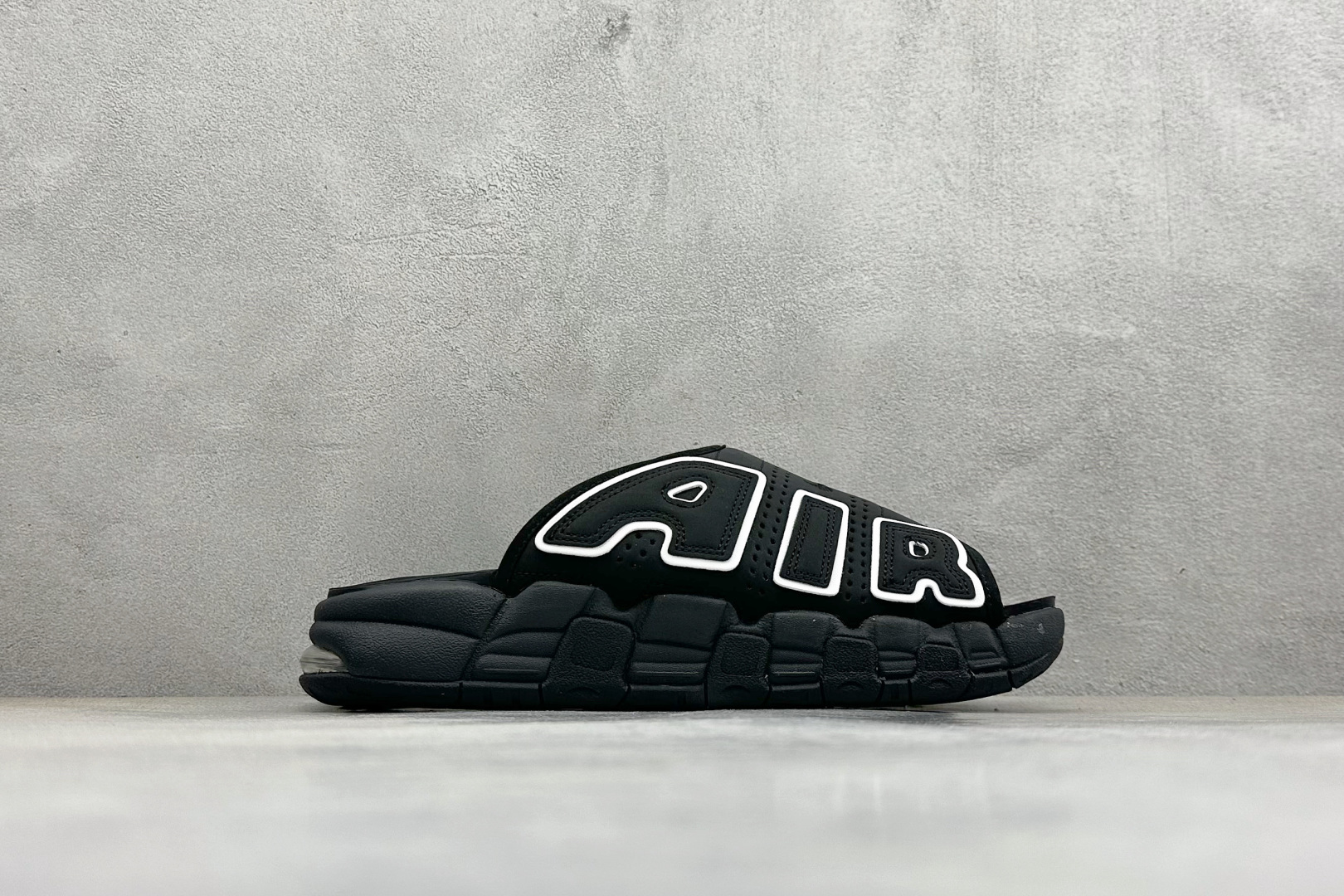 Y版Nike MORE Uptempo Slide 皮蓬拖鞋系列 “大AIR” DV2132-001-Top High Quatity Cheap Sneakers Fashion Clothing Clothes Bags handbags Shoes of all Brand wholesale With The best Quality And Beautiful Price from China Factory Chinese suppliers wholesaler seller Y版Nike MORE Uptempo Slide 皮蓬拖鞋系列 “大AIR” DV2132-001