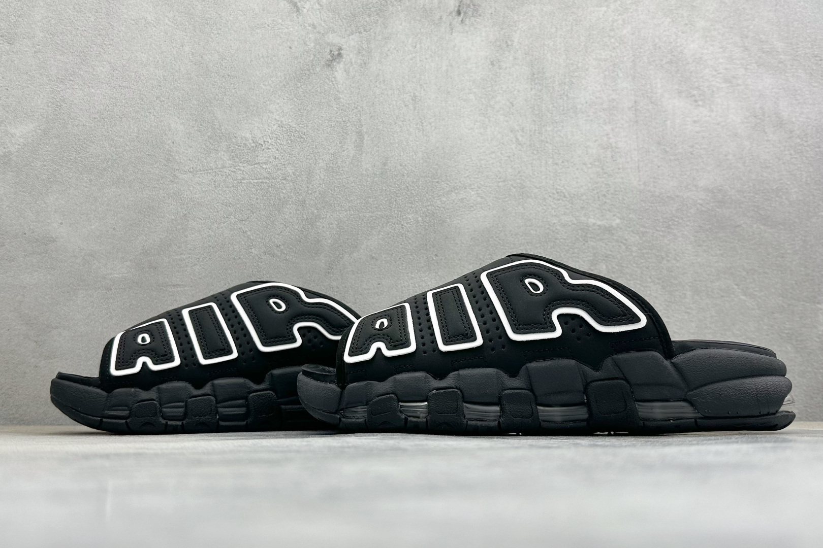 Y版Nike MORE Uptempo Slide 皮蓬拖鞋系列 “大AIR” DV2132-001-Top High Quatity Cheap Sneakers Fashion Clothing Clothes Bags handbags Shoes of all Brand wholesale With The best Quality And Beautiful Price from China Factory Chinese suppliers wholesaler seller Y版Nike MORE Uptempo Slide 皮蓬拖鞋系列 “大AIR” DV2132-001