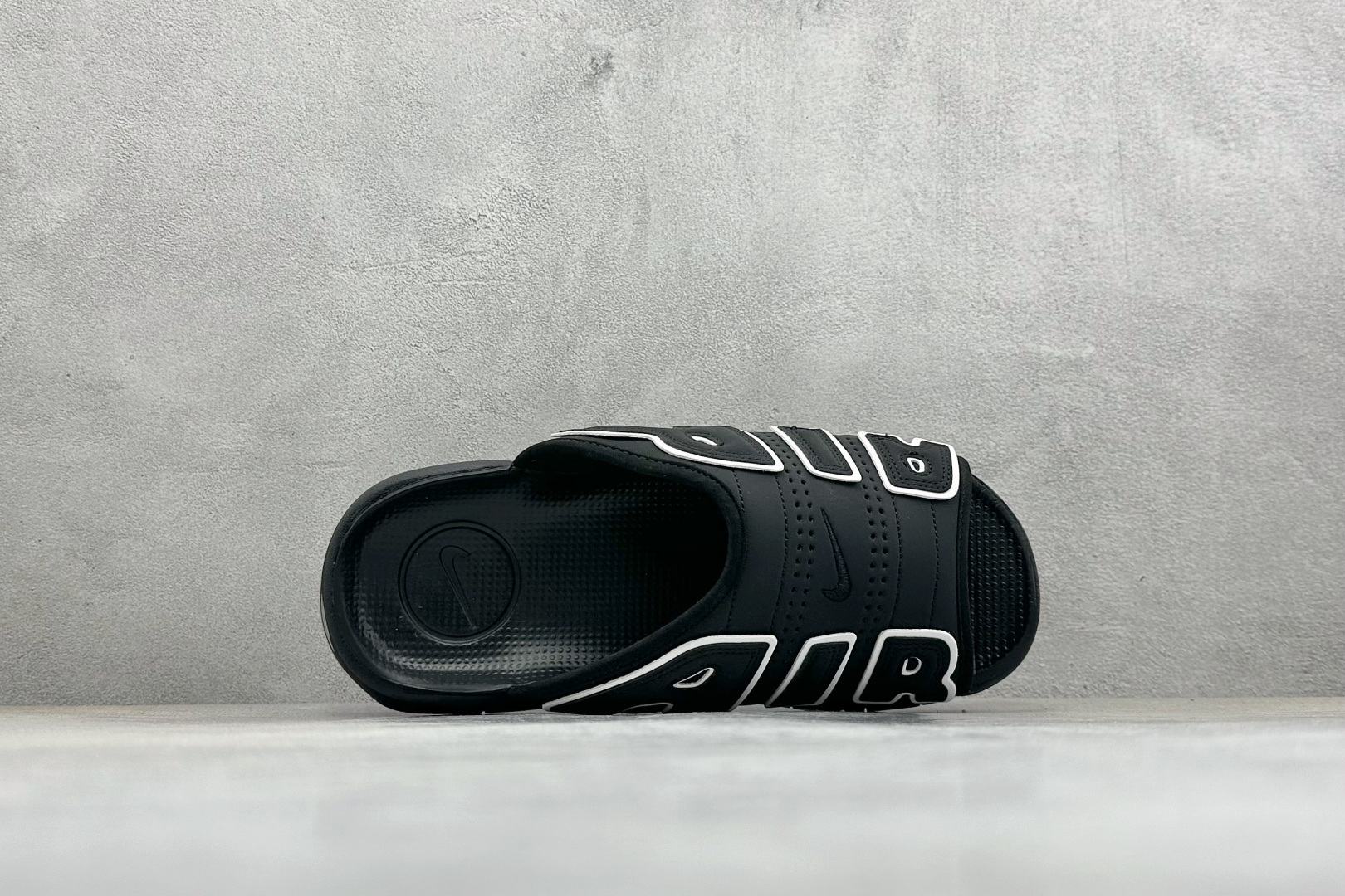 Y版Nike MORE Uptempo Slide 皮蓬拖鞋系列 “大AIR” DV2132-001-Top High Quatity Cheap Sneakers Fashion Clothing Clothes Bags handbags Shoes of all Brand wholesale With The best Quality And Beautiful Price from China Factory Chinese suppliers wholesaler seller Y版Nike MORE Uptempo Slide 皮蓬拖鞋系列 “大AIR” DV2132-001