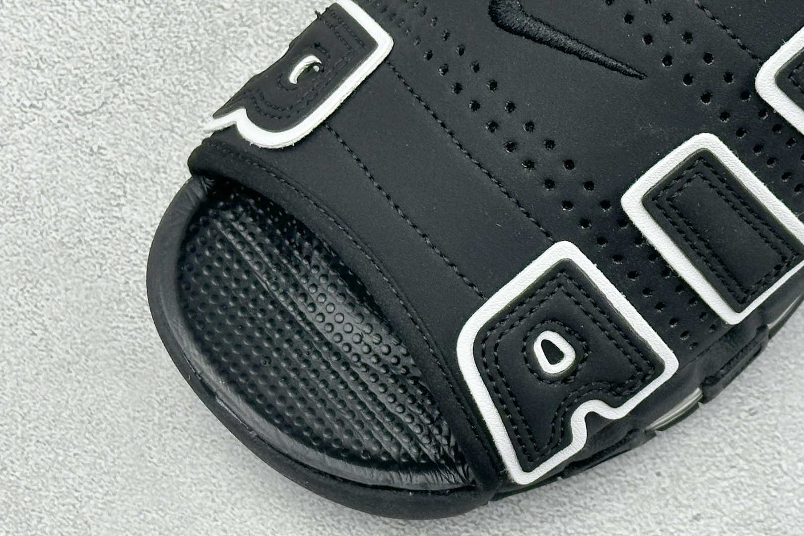 Y版Nike MORE Uptempo Slide 皮蓬拖鞋系列 “大AIR” DV2132-001-Top High Quatity Cheap Sneakers Fashion Clothing Clothes Bags handbags Shoes of all Brand wholesale With The best Quality And Beautiful Price from China Factory Chinese suppliers wholesaler seller Y版Nike MORE Uptempo Slide 皮蓬拖鞋系列 “大AIR” DV2132-001