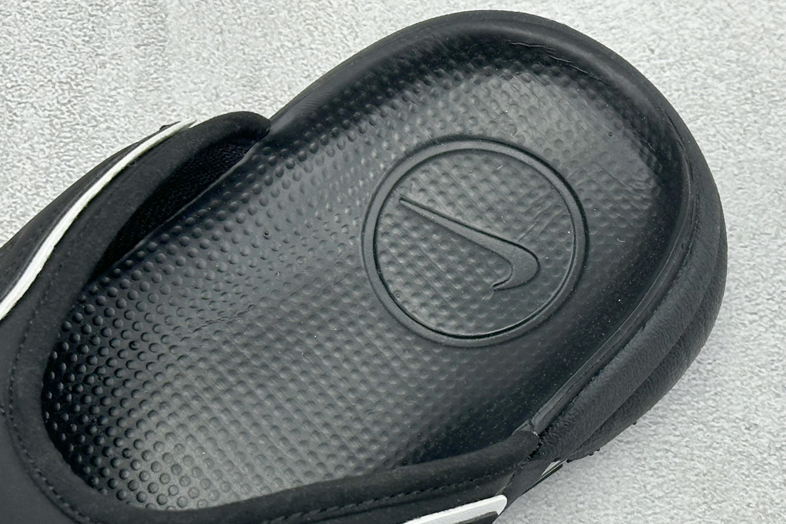 Y版Nike MORE Uptempo Slide 皮蓬拖鞋系列 “大AIR” DV2132-001-Top High Quatity Cheap Sneakers Fashion Clothing Clothes Bags handbags Shoes of all Brand wholesale With The best Quality And Beautiful Price from China Factory Chinese suppliers wholesaler seller Y版Nike MORE Uptempo Slide 皮蓬拖鞋系列 “大AIR” DV2132-001
