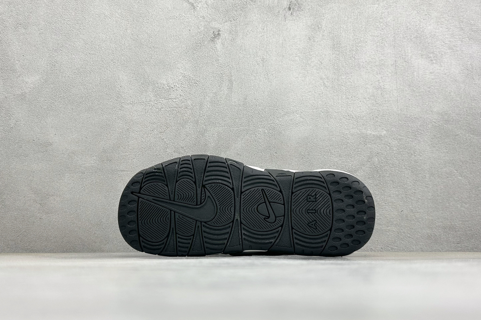Y版Nike MORE Uptempo Slide 皮蓬拖鞋系列 “大AIR” FJ2708-001-Top High Quatity Cheap Sneakers Fashion Clothing Clothes Bags handbags Shoes of all Brand wholesale With The best Quality And Beautiful Price from China Factory Chinese suppliers wholesaler seller Y版Nike MORE Uptempo Slide 皮蓬拖鞋系列 “大AIR” FJ2708-001