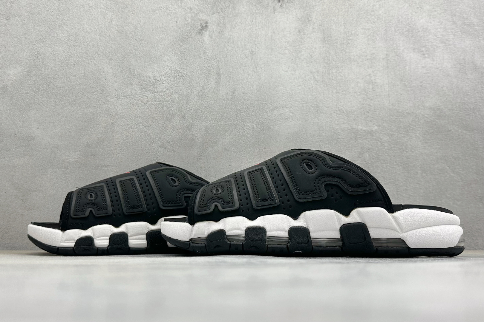 Y版Nike MORE Uptempo Slide 皮蓬拖鞋系列 “大AIR” FJ2708-001-Top High Quatity Cheap Sneakers Fashion Clothing Clothes Bags handbags Shoes of all Brand wholesale With The best Quality And Beautiful Price from China Factory Chinese suppliers wholesaler seller Y版Nike MORE Uptempo Slide 皮蓬拖鞋系列 “大AIR” FJ2708-001