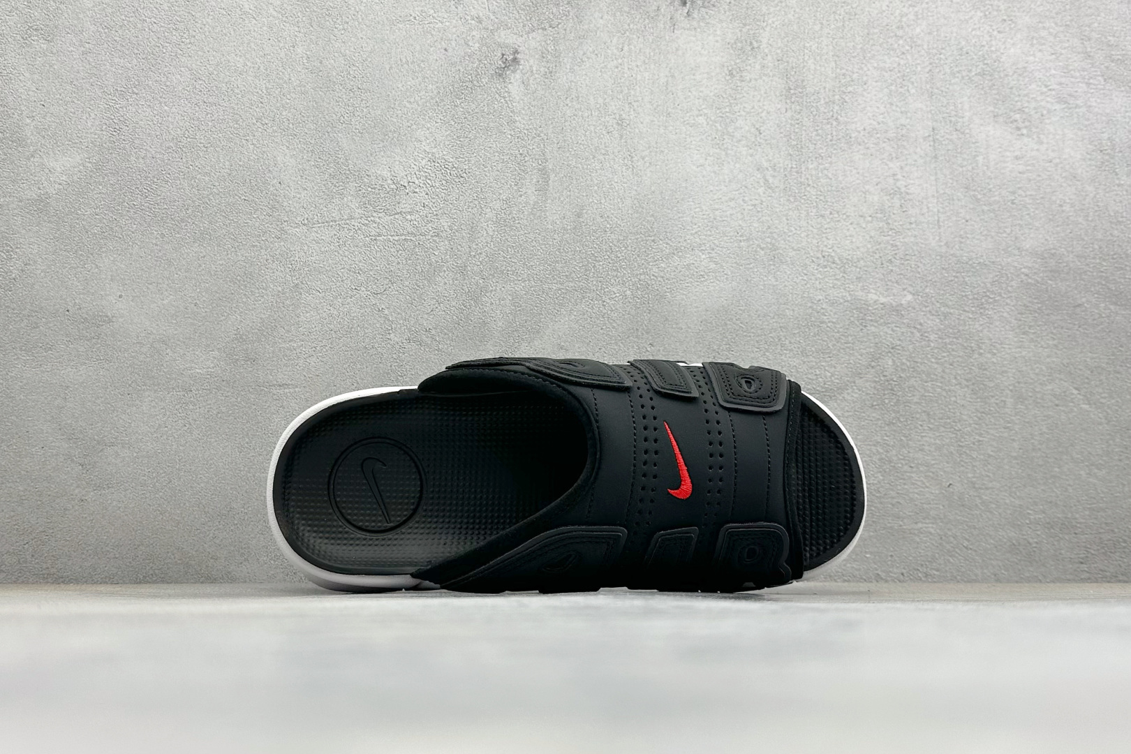 Y版Nike MORE Uptempo Slide 皮蓬拖鞋系列 “大AIR” FJ2708-001-Top High Quatity Cheap Sneakers Fashion Clothing Clothes Bags handbags Shoes of all Brand wholesale With The best Quality And Beautiful Price from China Factory Chinese suppliers wholesaler seller Y版Nike MORE Uptempo Slide 皮蓬拖鞋系列 “大AIR” FJ2708-001
