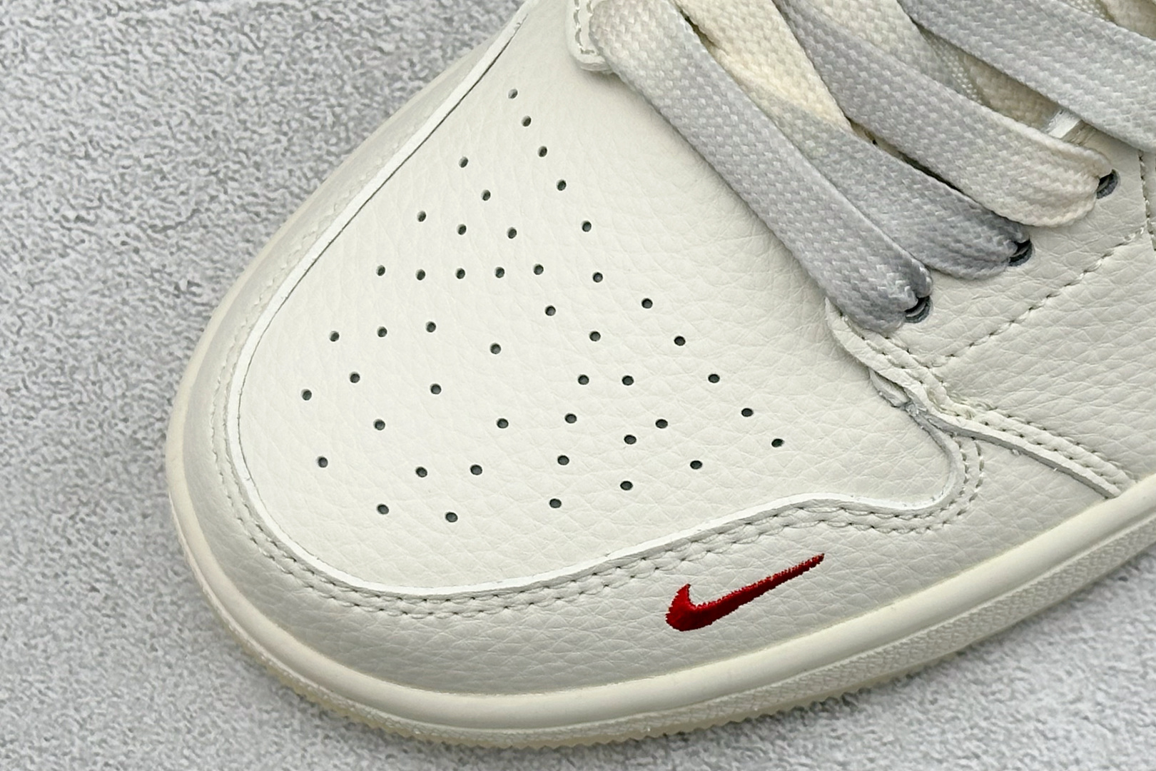 潮奢联名 街头王者 AIR JORDAN 1 这双AJ1联名款以奶白为主调 XX3168-175-Top High Quatity Cheap Sneakers Fashion Clothing Clothes Bags handbags Shoes of all Brand wholesale With The best Quality And Beautiful Price from China Factory Chinese suppliers wholesaler seller 潮奢联名 街头王者 AIR JORDAN 1 这双AJ1联名款以奶白为主调 XX3168-175
