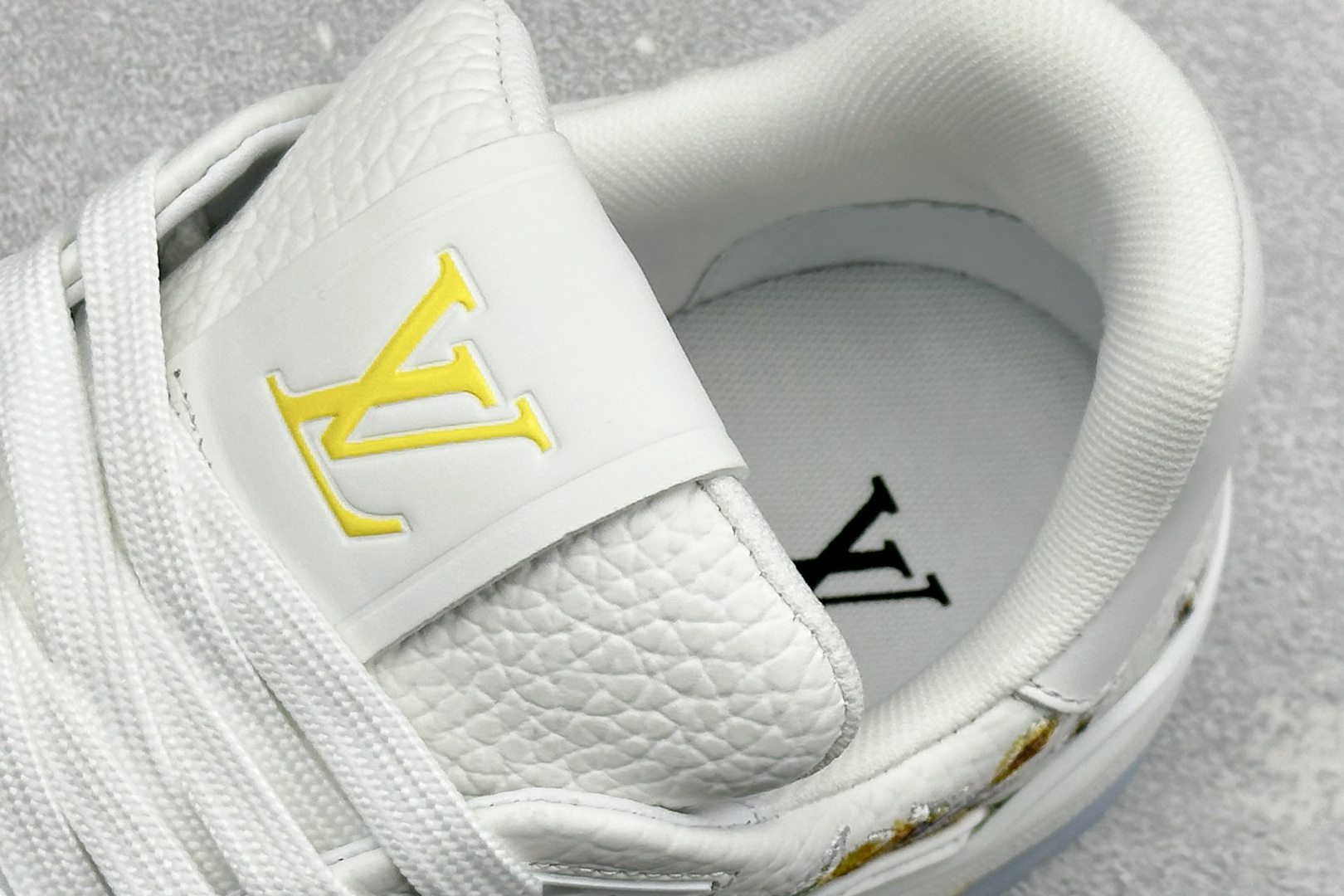 LV Trainer系列高奢运动鞋 1A8TSJ-Top High Quatity Cheap Sneakers Fashion Clothing Clothes Bags handbags Shoes of all Brand wholesale With The best Quality And Beautiful Price from China Factory Chinese suppliers wholesaler seller LV Trainer系列高奢运动鞋 1A8TSJ