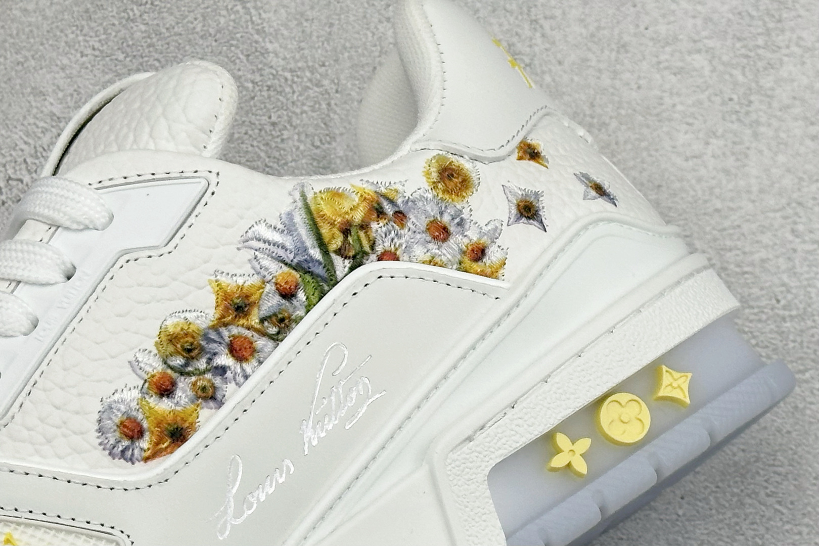 LV Trainer系列高奢运动鞋 1A8TSJ-Top High Quatity Cheap Sneakers Fashion Clothing Clothes Bags handbags Shoes of all Brand wholesale With The best Quality And Beautiful Price from China Factory Chinese suppliers wholesaler seller LV Trainer系列高奢运动鞋 1A8TSJ