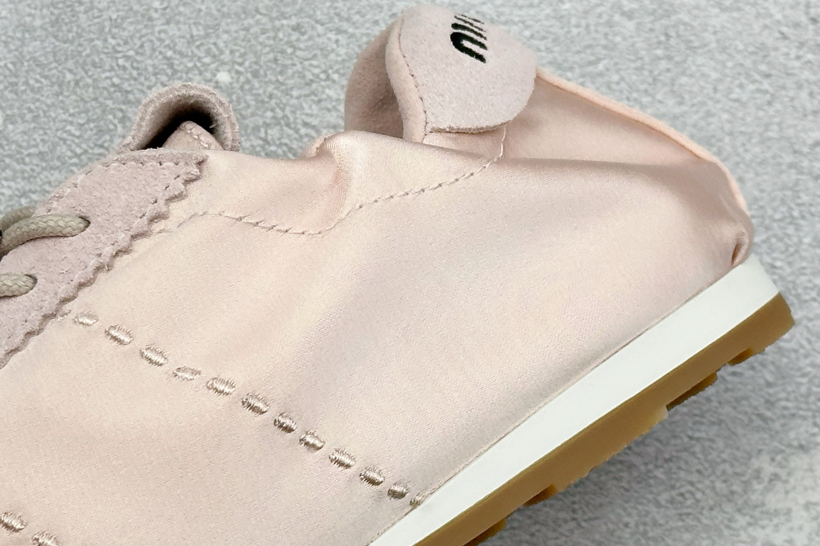 26新春Miu Miu Plume 缎面羽毛缎布芭蕾运动鞋 25033F33F003899FM050-Top High Quatity Cheap Sneakers Fashion Clothing Clothes Bags handbags Shoes of all Brand wholesale With The best Quality And Beautiful Price from China Factory Chinese suppliers wholesaler seller 26新春Miu Miu Plume 缎面羽毛缎布芭蕾运动鞋 25033F33F003899FM050