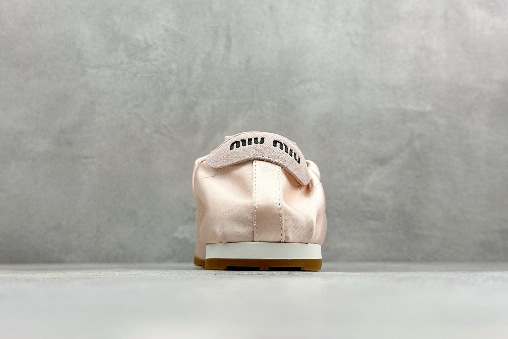 26新春Miu Miu Plume 缎面羽毛缎布芭蕾运动鞋 25033F33F003899FM050-Top High Quatity Cheap Sneakers Fashion Clothing Clothes Bags handbags Shoes of all Brand wholesale With The best Quality And Beautiful Price from China Factory Chinese suppliers wholesaler seller 26新春Miu Miu Plume 缎面羽毛缎布芭蕾运动鞋 25033F33F003899FM050