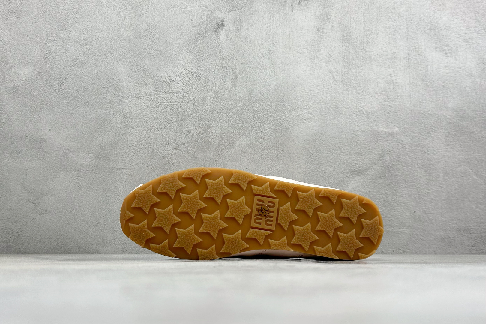 26新春Miu Miu Plume 缎面羽毛缎布芭蕾运动鞋 25033F33F003899FM050-Top High Quatity Cheap Sneakers Fashion Clothing Clothes Bags handbags Shoes of all Brand wholesale With The best Quality And Beautiful Price from China Factory Chinese suppliers wholesaler seller 26新春Miu Miu Plume 缎面羽毛缎布芭蕾运动鞋 25033F33F003899FM050