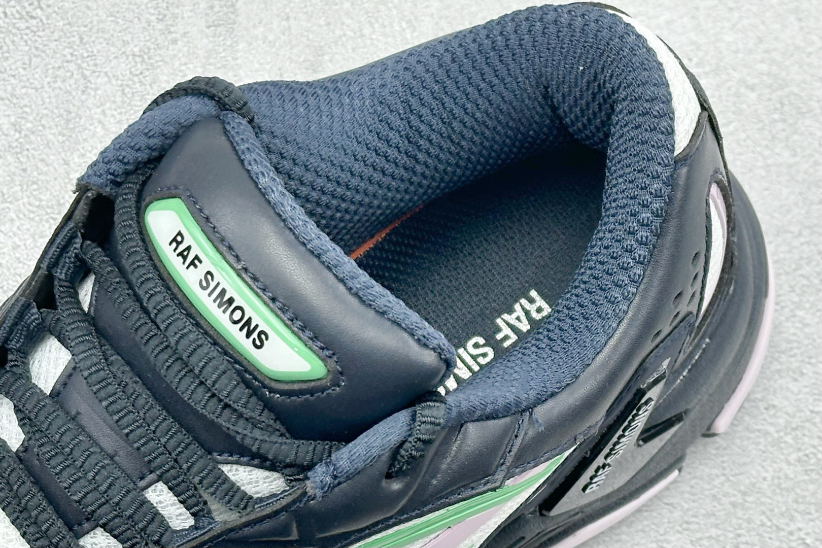 RAF SIMONS RESPONSE TRAIL”水泡” 先锋潮流 复古低帮休闲鞋 独家定制鞋盒 HR830002S