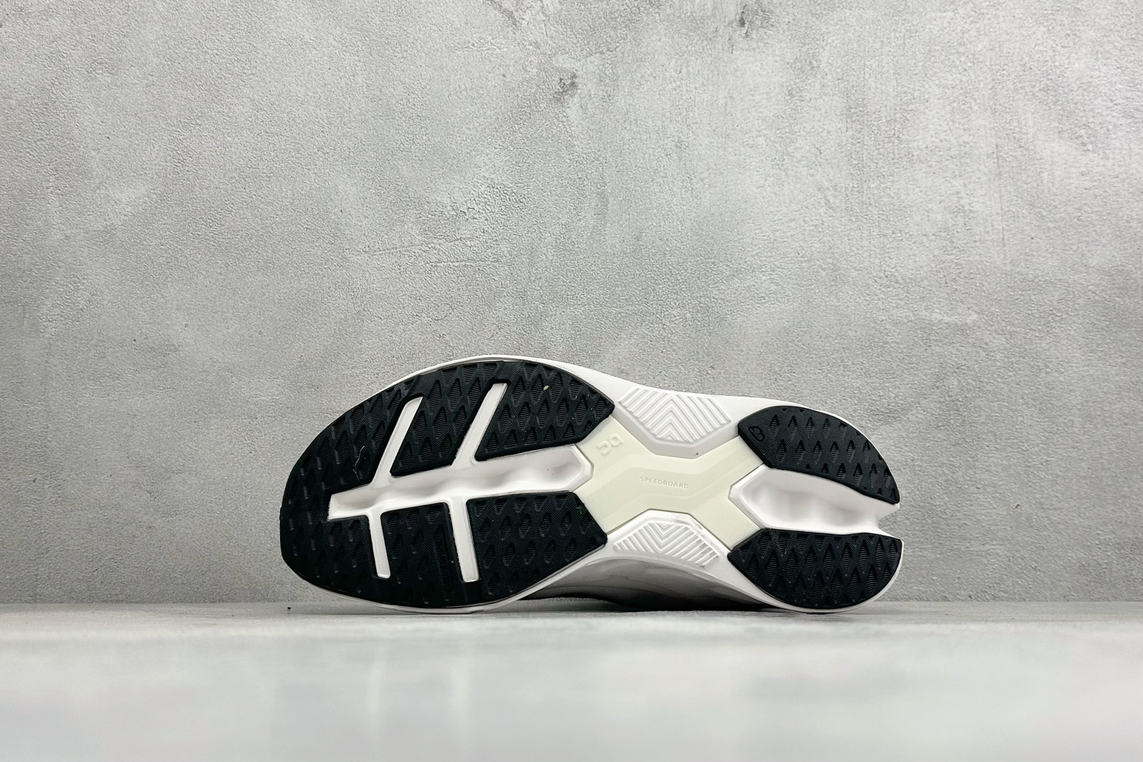 SF版On昂跑Cloudeclipse 耐磨防震休闲运动跑鞋 3MD30090998-Top High Quatity Cheap Sneakers Fashion Clothing Clothes Bags handbags Shoes of all Brand wholesale With The best Quality And Beautiful Price from China Factory Chinese suppliers wholesaler seller SF版On昂跑Cloudeclipse 耐磨防震休闲运动跑鞋 3MD30090998