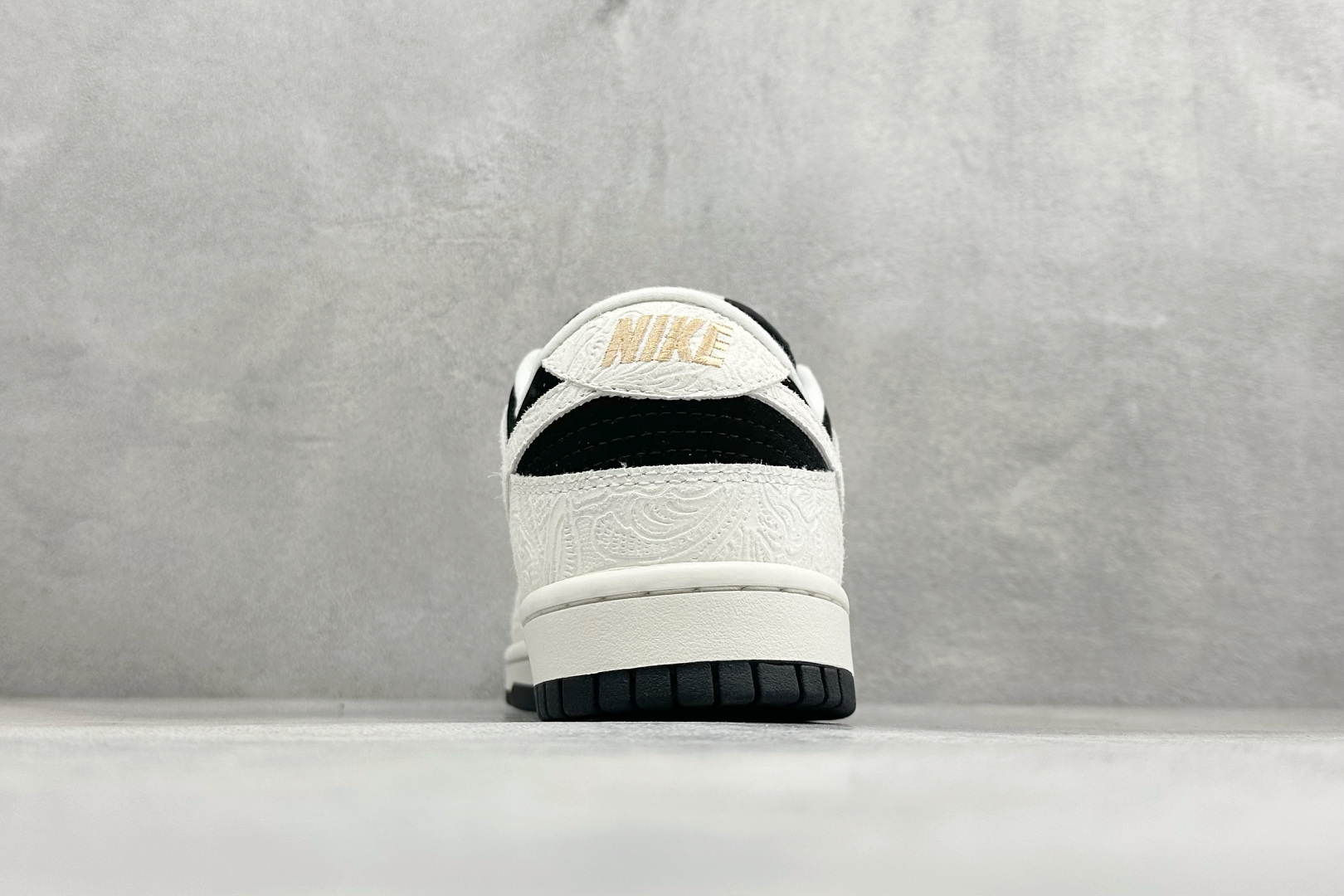 K版Nike Dunk Low Retro 马年白黑印花 浮雕 低帮休闲运动板鞋 IF3944-001-Top High Quatity Cheap Sneakers Fashion Clothing Clothes Bags handbags Shoes of all Brand wholesale With The best Quality And Beautiful Price from China Factory Chinese suppliers wholesaler seller K版Nike Dunk Low Retro 马年白黑印花 浮雕 低帮休闲运动板鞋 IF3944-001