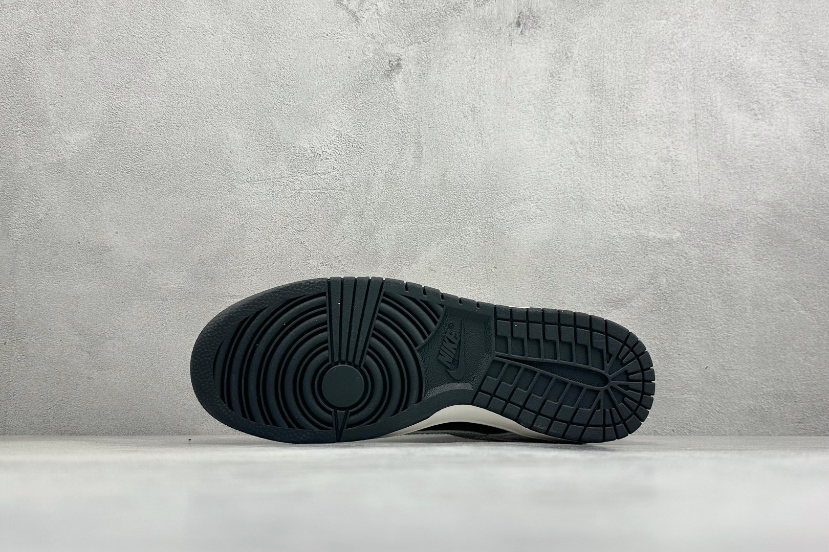 K版Nike Dunk Low Retro 马年白黑印花 浮雕 低帮休闲运动板鞋 IF3944-001-Top High Quatity Cheap Sneakers Fashion Clothing Clothes Bags handbags Shoes of all Brand wholesale With The best Quality And Beautiful Price from China Factory Chinese suppliers wholesaler seller K版Nike Dunk Low Retro 马年白黑印花 浮雕 低帮休闲运动板鞋 IF3944-001