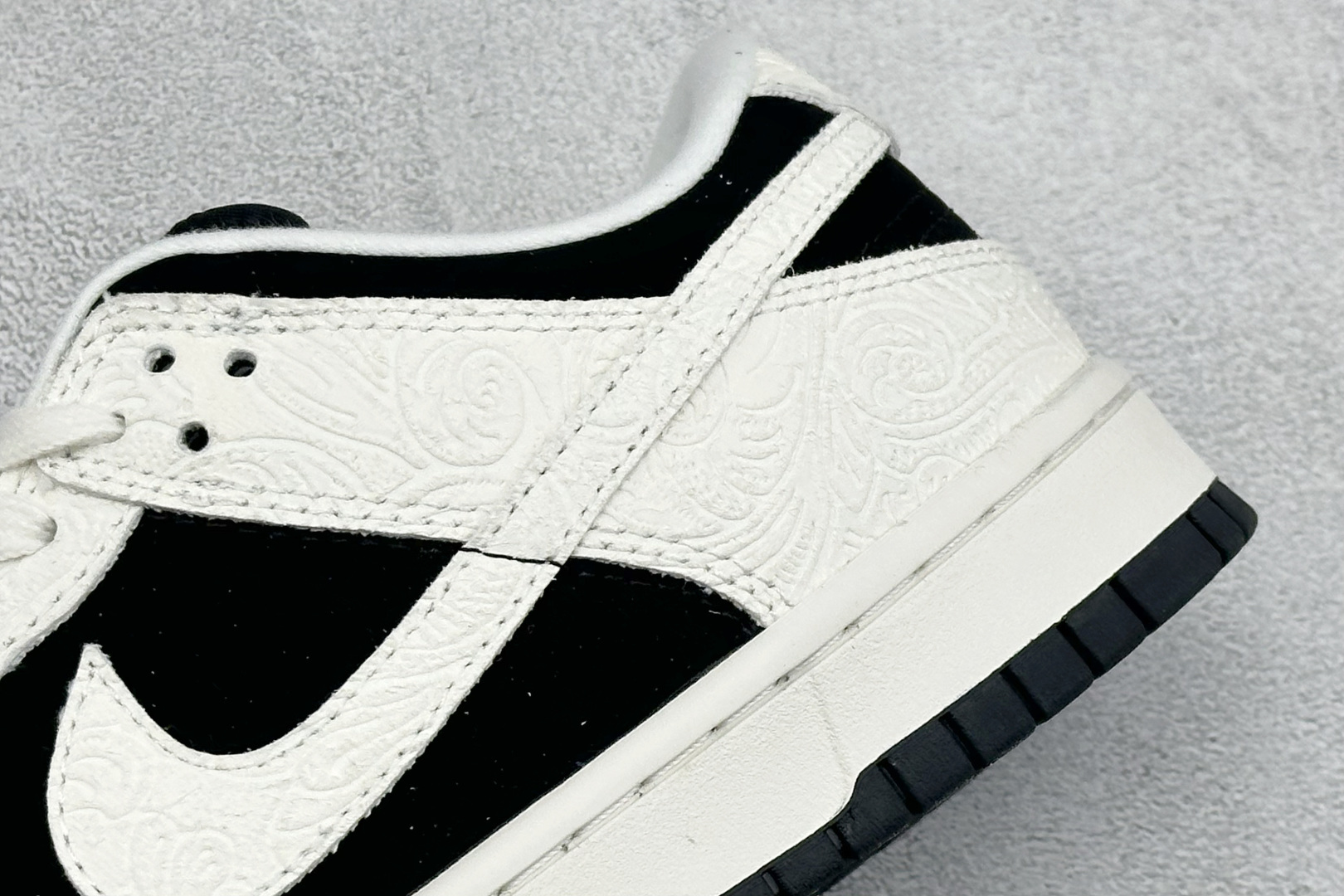 K版Nike Dunk Low Retro 马年白黑印花 浮雕 低帮休闲运动板鞋 IF3944-001-Top High Quatity Cheap Sneakers Fashion Clothing Clothes Bags handbags Shoes of all Brand wholesale With The best Quality And Beautiful Price from China Factory Chinese suppliers wholesaler seller K版Nike Dunk Low Retro 马年白黑印花 浮雕 低帮休闲运动板鞋 IF3944-001