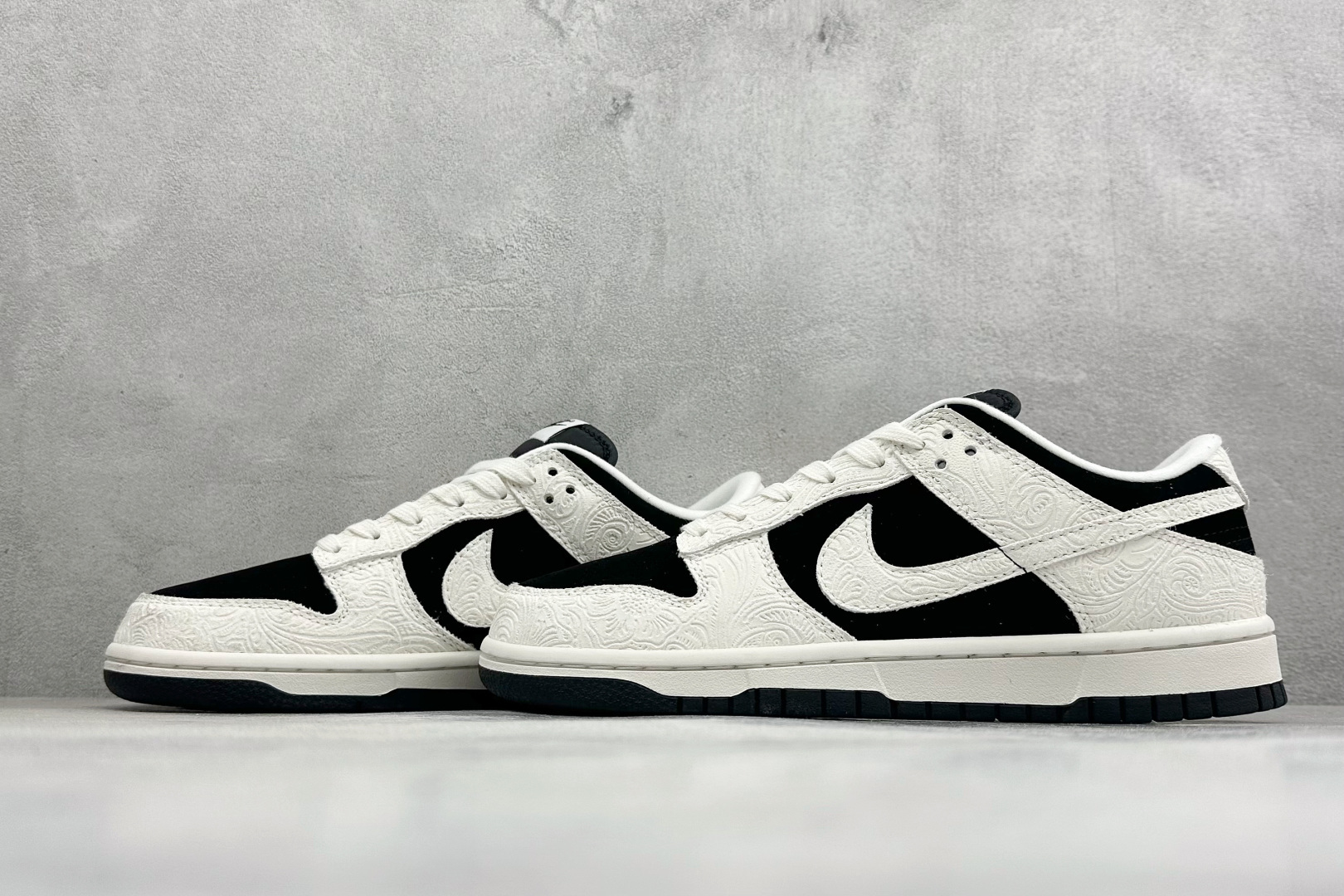K版Nike Dunk Low Retro 马年白黑印花 浮雕 低帮休闲运动板鞋 IF3944-001-Top High Quatity Cheap Sneakers Fashion Clothing Clothes Bags handbags Shoes of all Brand wholesale With The best Quality And Beautiful Price from China Factory Chinese suppliers wholesaler seller K版Nike Dunk Low Retro 马年白黑印花 浮雕 低帮休闲运动板鞋 IF3944-001