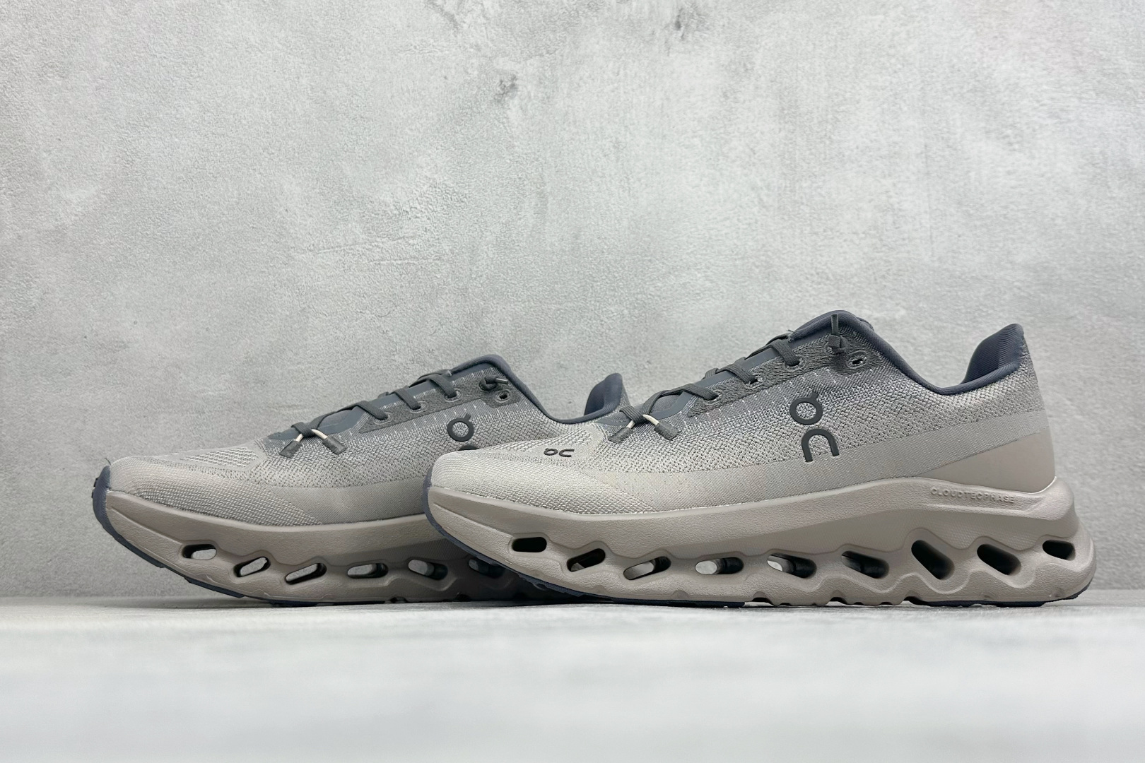 XF版On昂跑 Cloudtiit CL 户外街头机能风跑步鞋 3MF10103609-Top High Quatity Cheap Sneakers Fashion Clothing Clothes Bags handbags Shoes of all Brand wholesale With The best Quality And Beautiful Price from China Factory Chinese suppliers wholesaler seller XF版On昂跑 Cloudtiit CL 户外街头机能风跑步鞋 3MF10103609