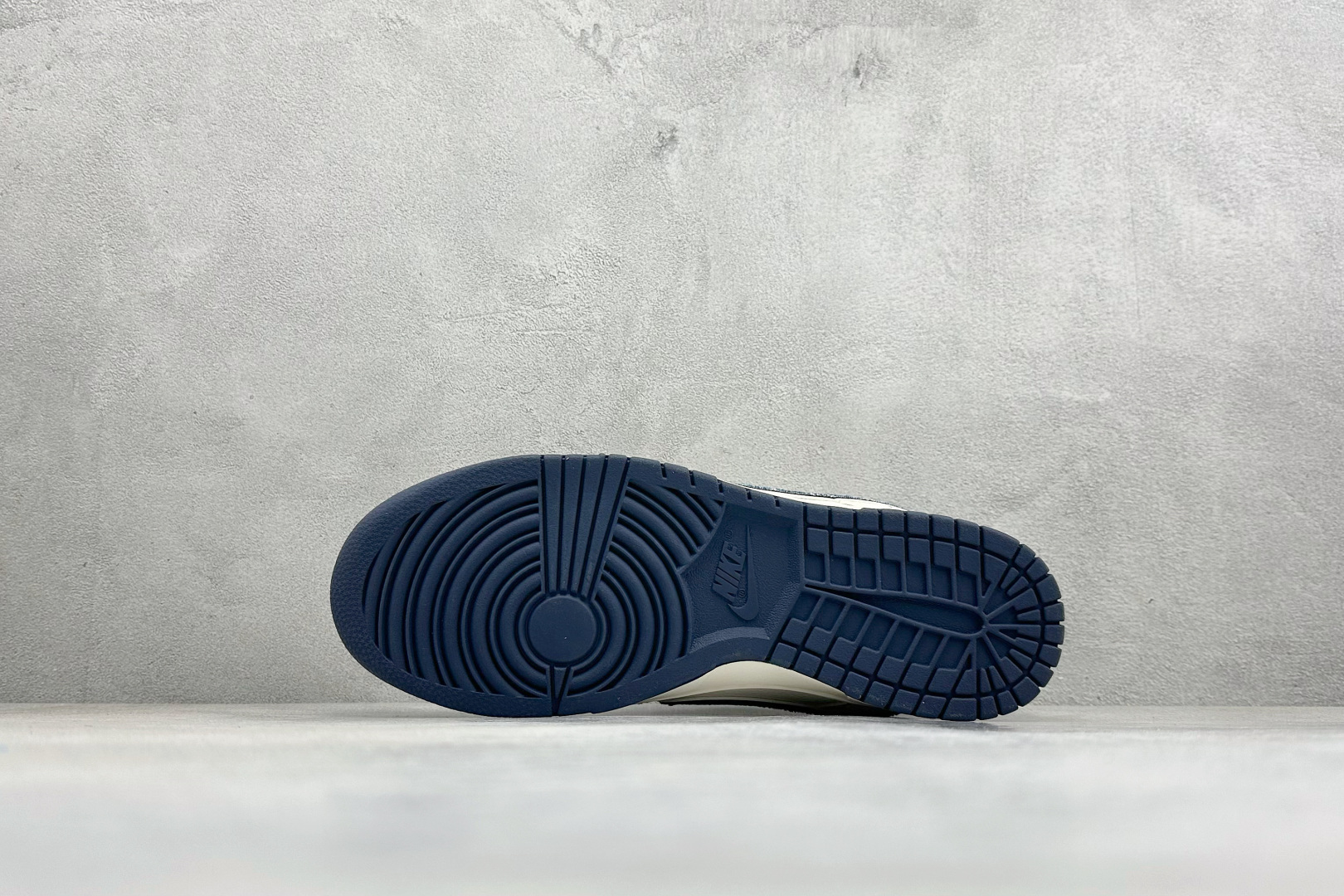牛仔联名 潮流炸场 SB DUNK LOW 鞋身采用米白皮革拼接牛仔布 XX3168-142-Top High Quatity Cheap Sneakers Fashion Clothing Clothes Bags handbags Shoes of all Brand wholesale With The best Quality And Beautiful Price from China Factory Chinese suppliers wholesaler seller 牛仔联名 潮流炸场 SB DUNK LOW 鞋身采用米白皮革拼接牛仔布 XX3168-142