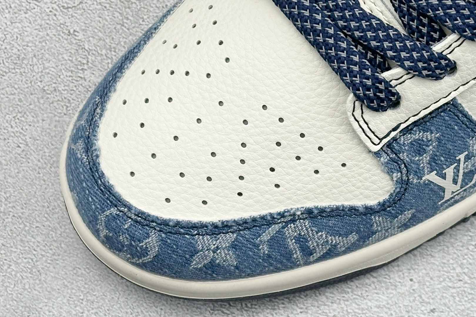 牛仔联名 潮流炸场 SB DUNK LOW 鞋身采用米白皮革拼接牛仔布 XX3168-142-Top High Quatity Cheap Sneakers Fashion Clothing Clothes Bags handbags Shoes of all Brand wholesale With The best Quality And Beautiful Price from China Factory Chinese suppliers wholesaler seller 牛仔联名 潮流炸场 SB DUNK LOW 鞋身采用米白皮革拼接牛仔布 XX3168-142