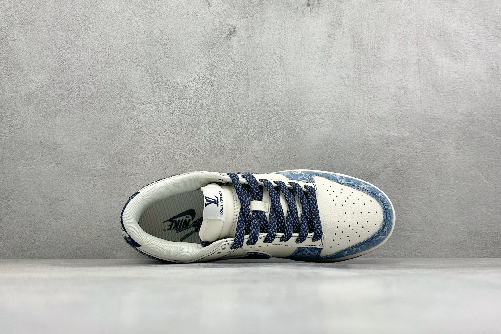 牛仔联名 潮流炸场 SB DUNK LOW 鞋身采用米白皮革拼接牛仔布 XX3168-142-Top High Quatity Cheap Sneakers Fashion Clothing Clothes Bags handbags Shoes of all Brand wholesale With The best Quality And Beautiful Price from China Factory Chinese suppliers wholesaler seller 牛仔联名 潮流炸场 SB DUNK LOW 鞋身采用米白皮革拼接牛仔布 XX3168-142