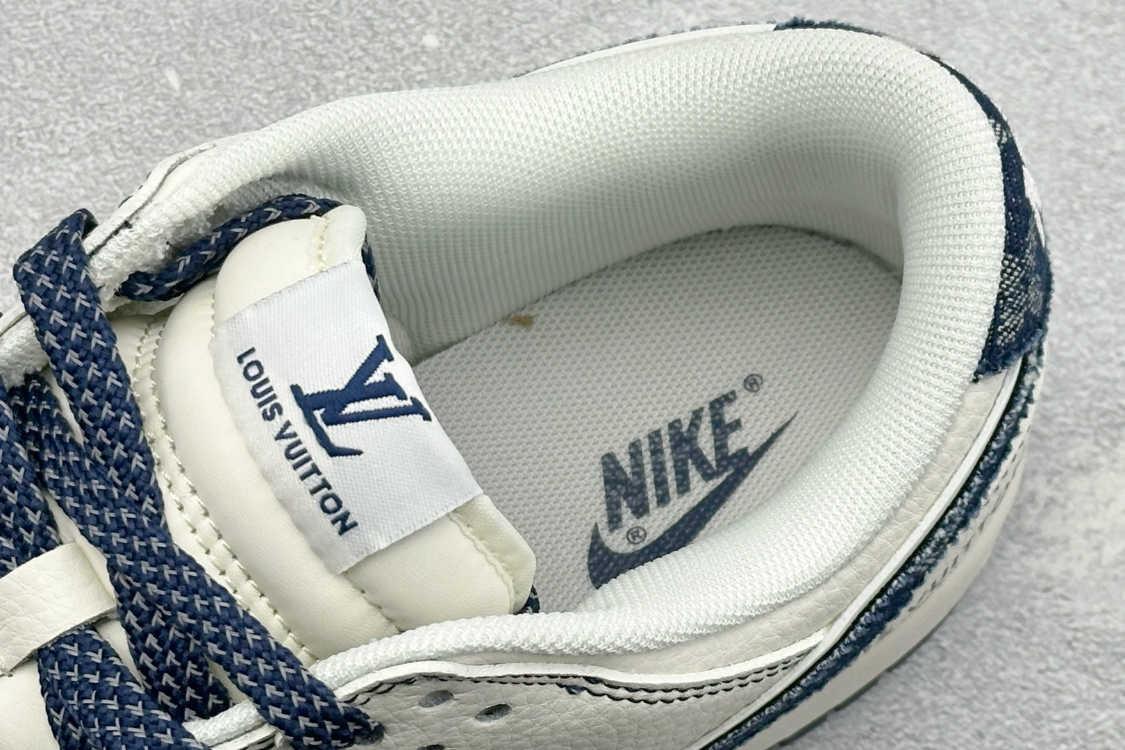 牛仔联名 潮流炸场 SB DUNK LOW 鞋身采用米白皮革拼接牛仔布 XX3168-142-Top High Quatity Cheap Sneakers Fashion Clothing Clothes Bags handbags Shoes of all Brand wholesale With The best Quality And Beautiful Price from China Factory Chinese suppliers wholesaler seller 牛仔联名 潮流炸场 SB DUNK LOW 鞋身采用米白皮革拼接牛仔布 XX3168-142