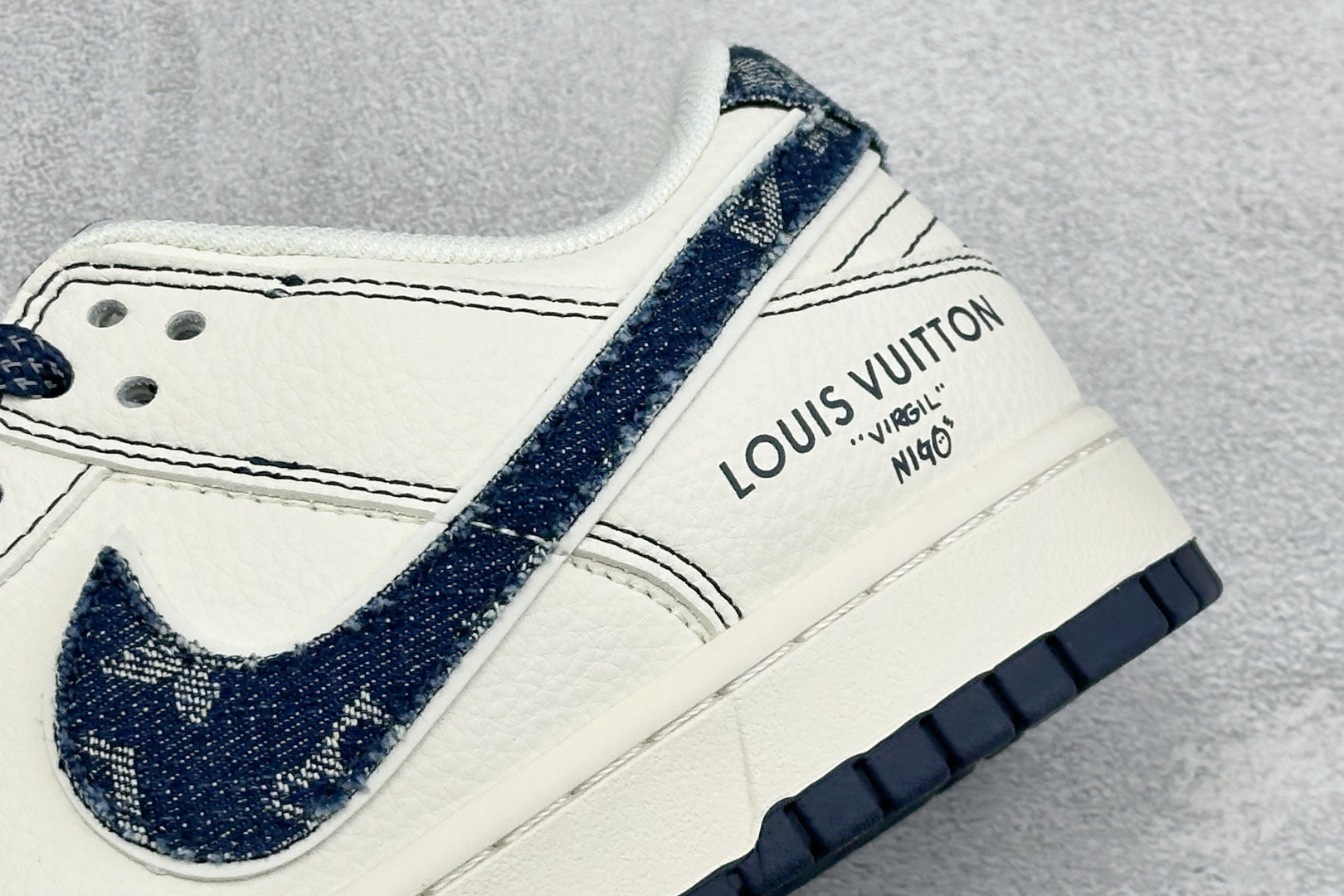 牛仔联名 潮流炸场 SB DUNK LOW 鞋身采用米白皮革拼接牛仔布 XX3168-142-Top High Quatity Cheap Sneakers Fashion Clothing Clothes Bags handbags Shoes of all Brand wholesale With The best Quality And Beautiful Price from China Factory Chinese suppliers wholesaler seller 牛仔联名 潮流炸场 SB DUNK LOW 鞋身采用米白皮革拼接牛仔布 XX3168-142